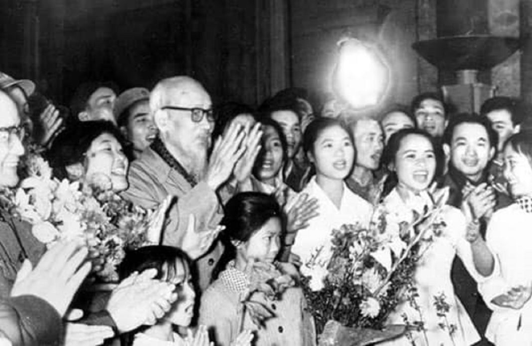 Bác Hồ với Học sinh, sinh viên