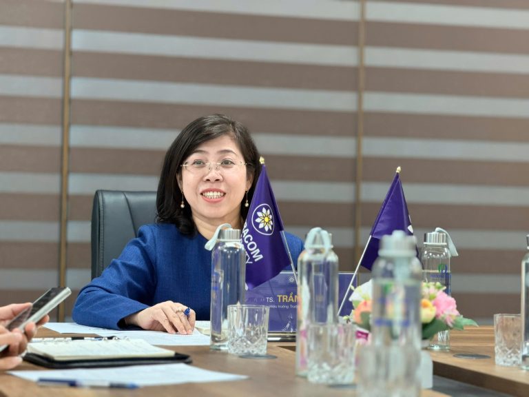Co Tran Ai Cam 7 1