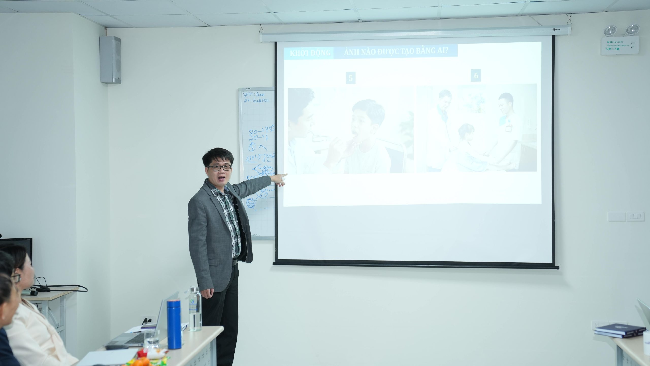 Trường Đại học Intracom triển khai tập huấn nâng cao chất lượng xây dựng chương trình đào tạo 5 DSC00441 11zon scaled