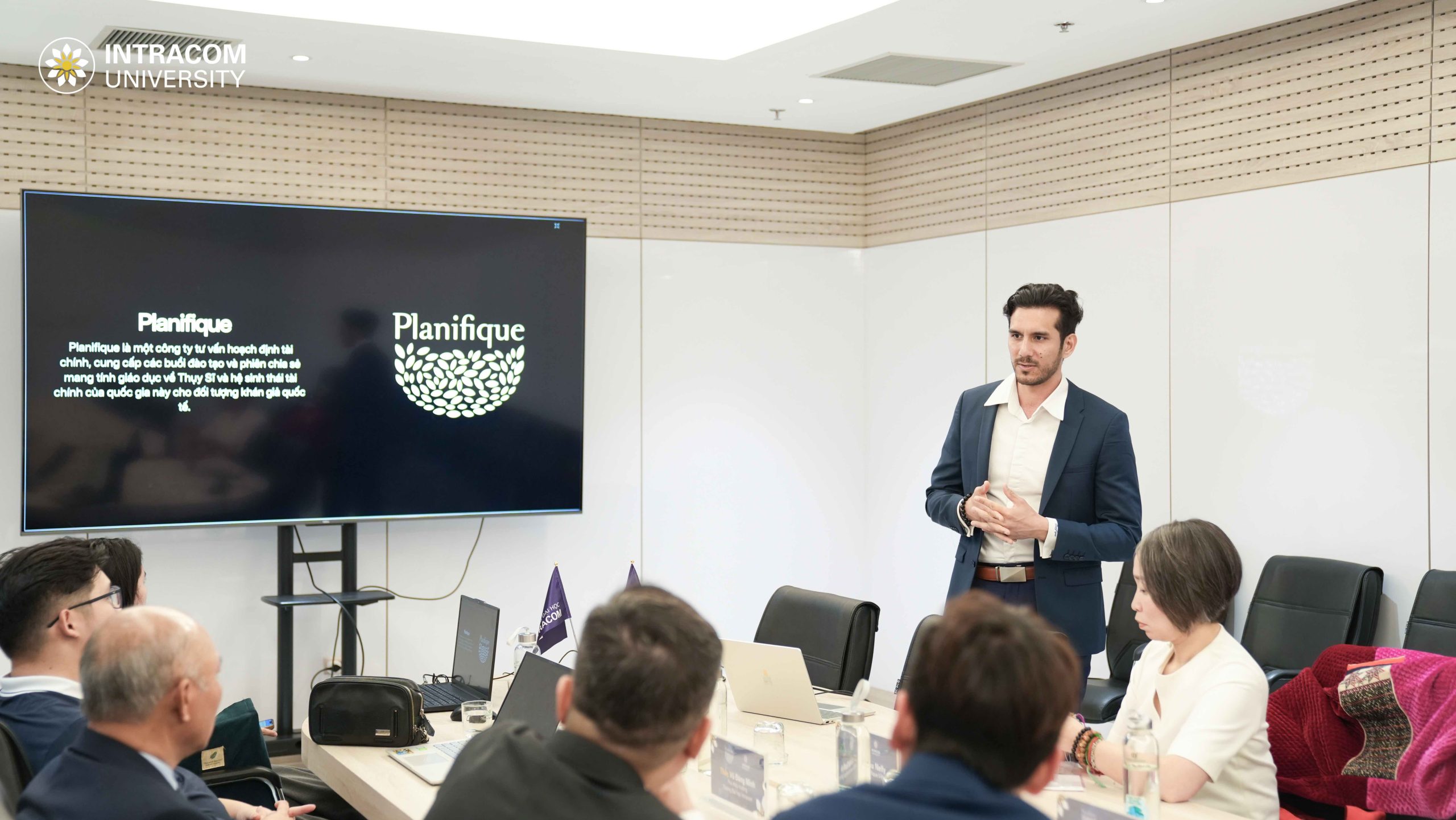 Trường Đại học Intracom mở rộng hợp tác toàn cầu với định chế tài chính uy tín từ Thụy Sĩ 5 DSC01053 11zon scaled