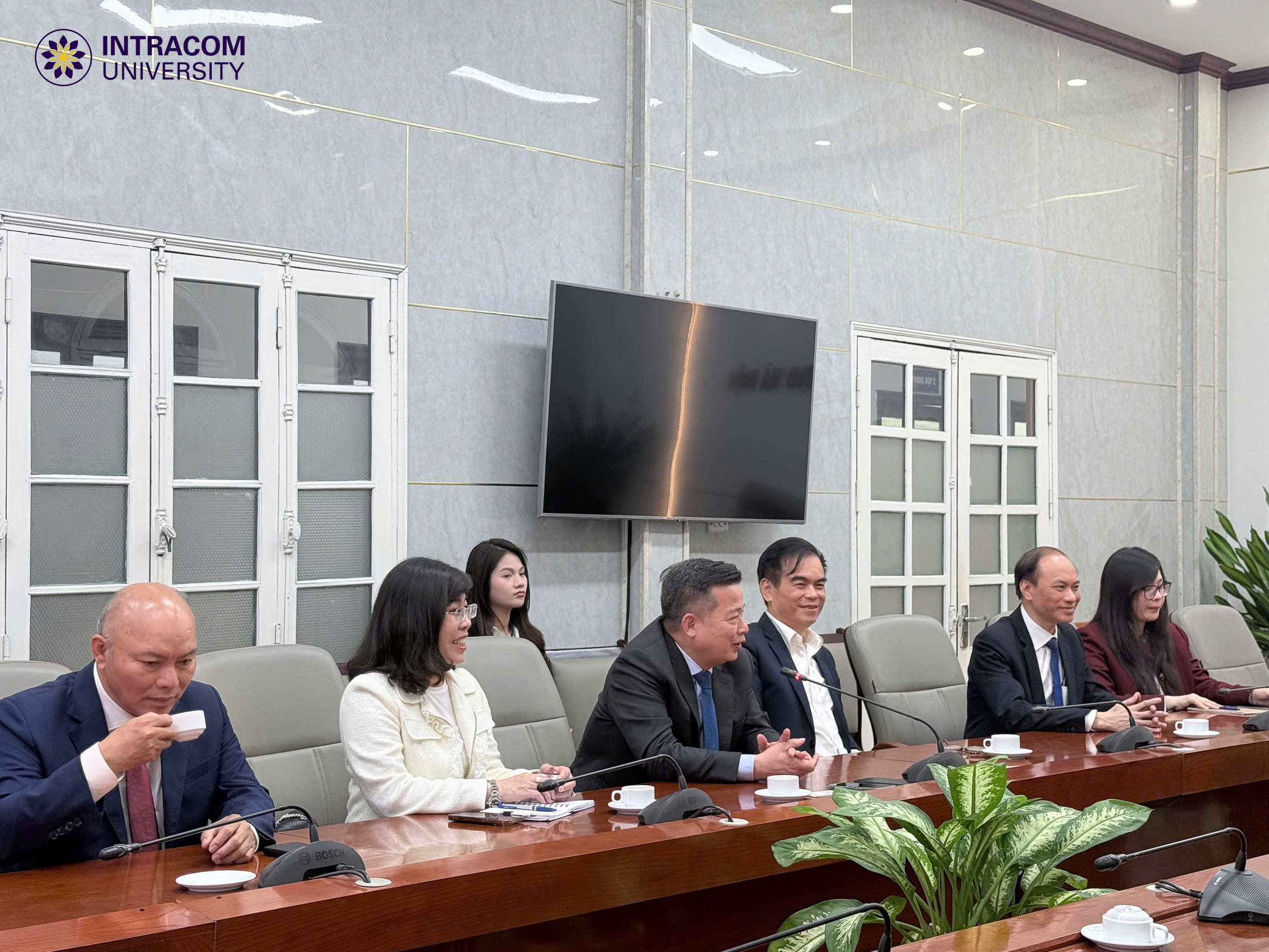 Trường Đại học Intracom chúc tết Sở Giáo dục và Đào tạo thành phố Hà Nội: Đẩy mạnh hợp tác giáo dục và hướng nghiệp năm 2026 5 z7565607693971 2816451273a695010815a0b6ec7df909 11zon