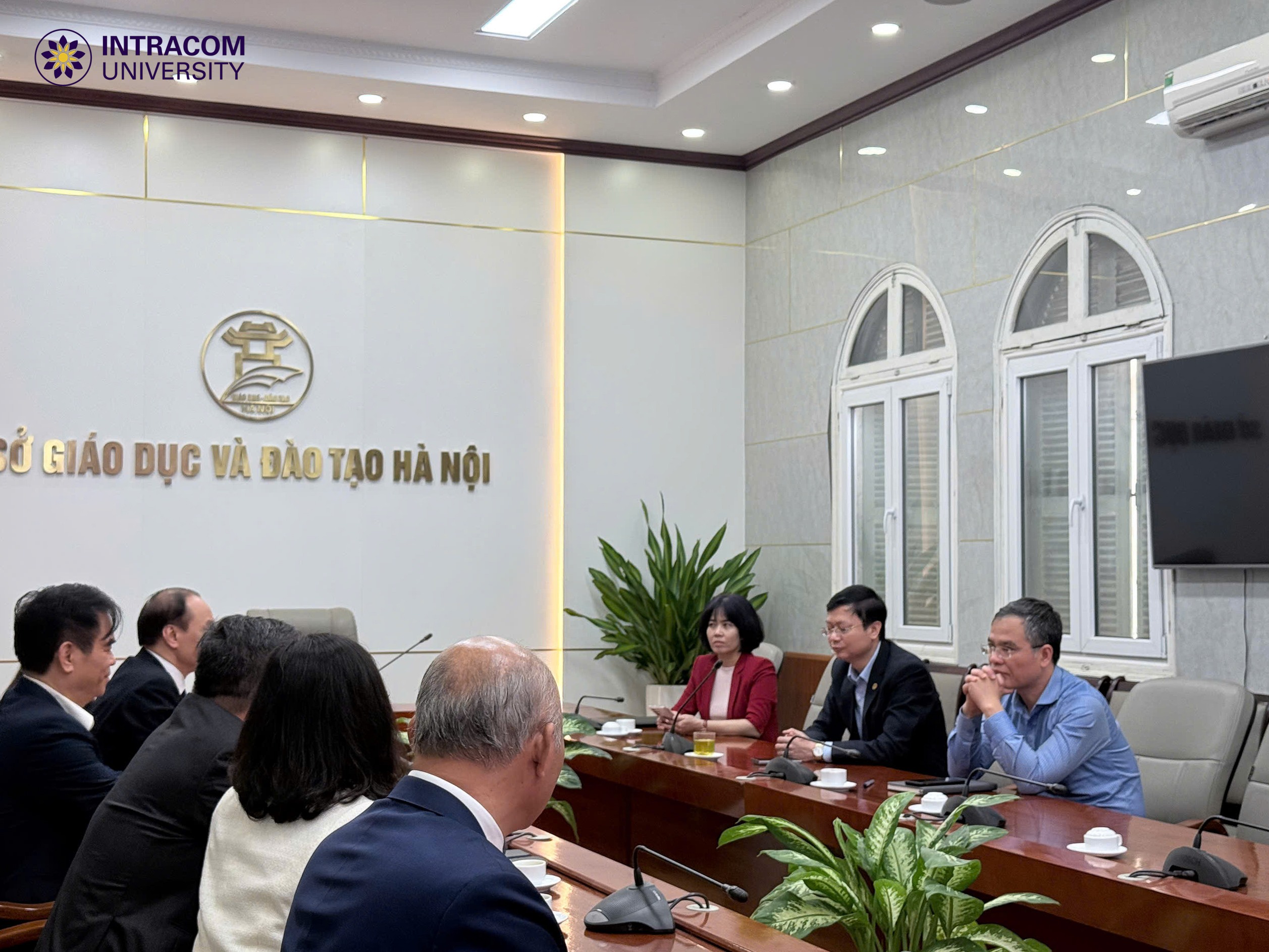 Trường Đại học Intracom chúc tết Sở Giáo dục và Đào tạo thành phố Hà Nội: Đẩy mạnh hợp tác giáo dục và hướng nghiệp năm 2026 4 z7565607713183 37b6503140de60a6c9d49a6d411e64f3 11zon
