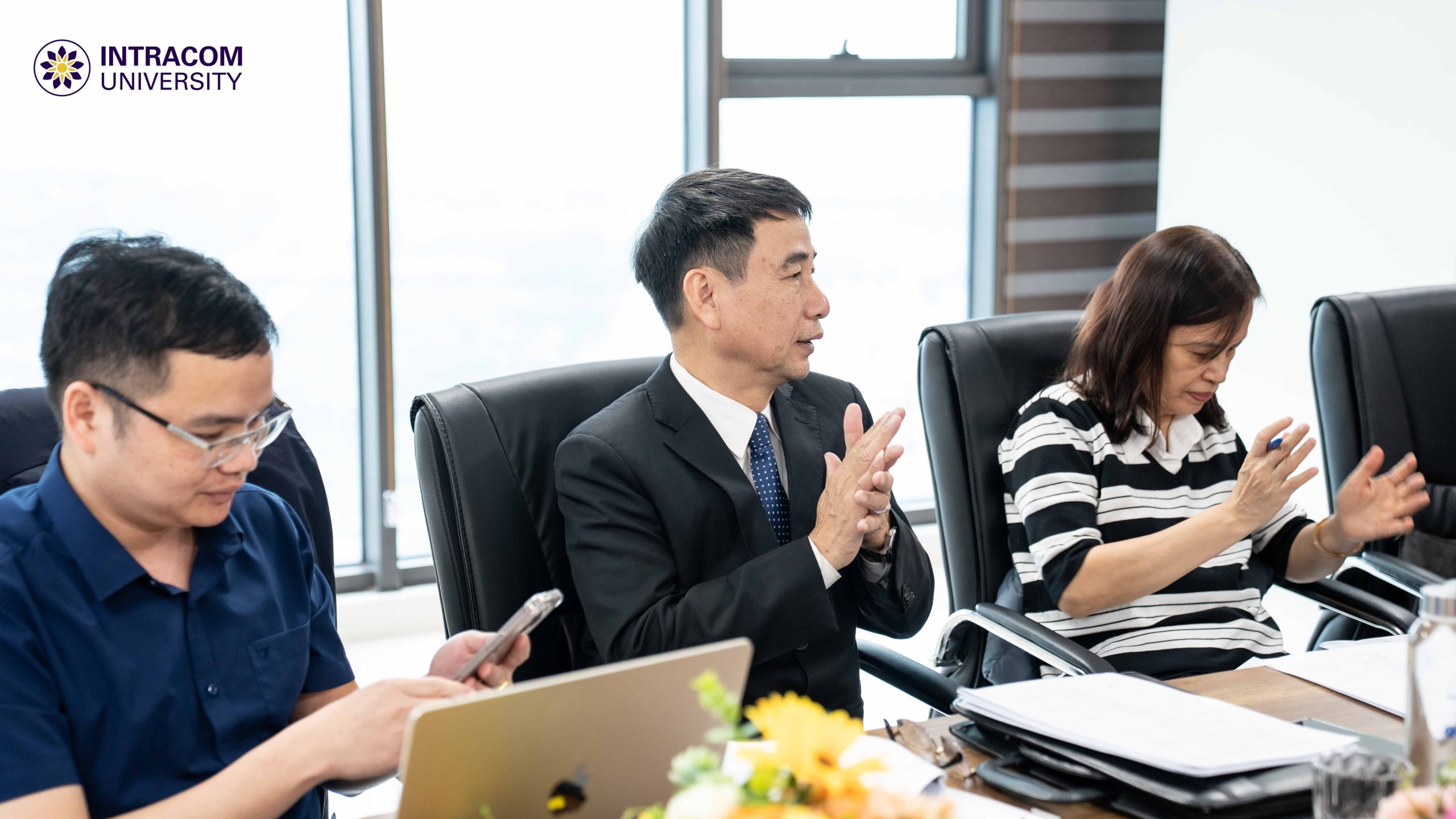 Tọa đàm Mục tiêu, Chuẩn đầu ra và Khung chương trình đào tạo ngành Luật - Luật Kinh tế tại Trường Đại học Intracom 4 DSC02610 11zon scaled