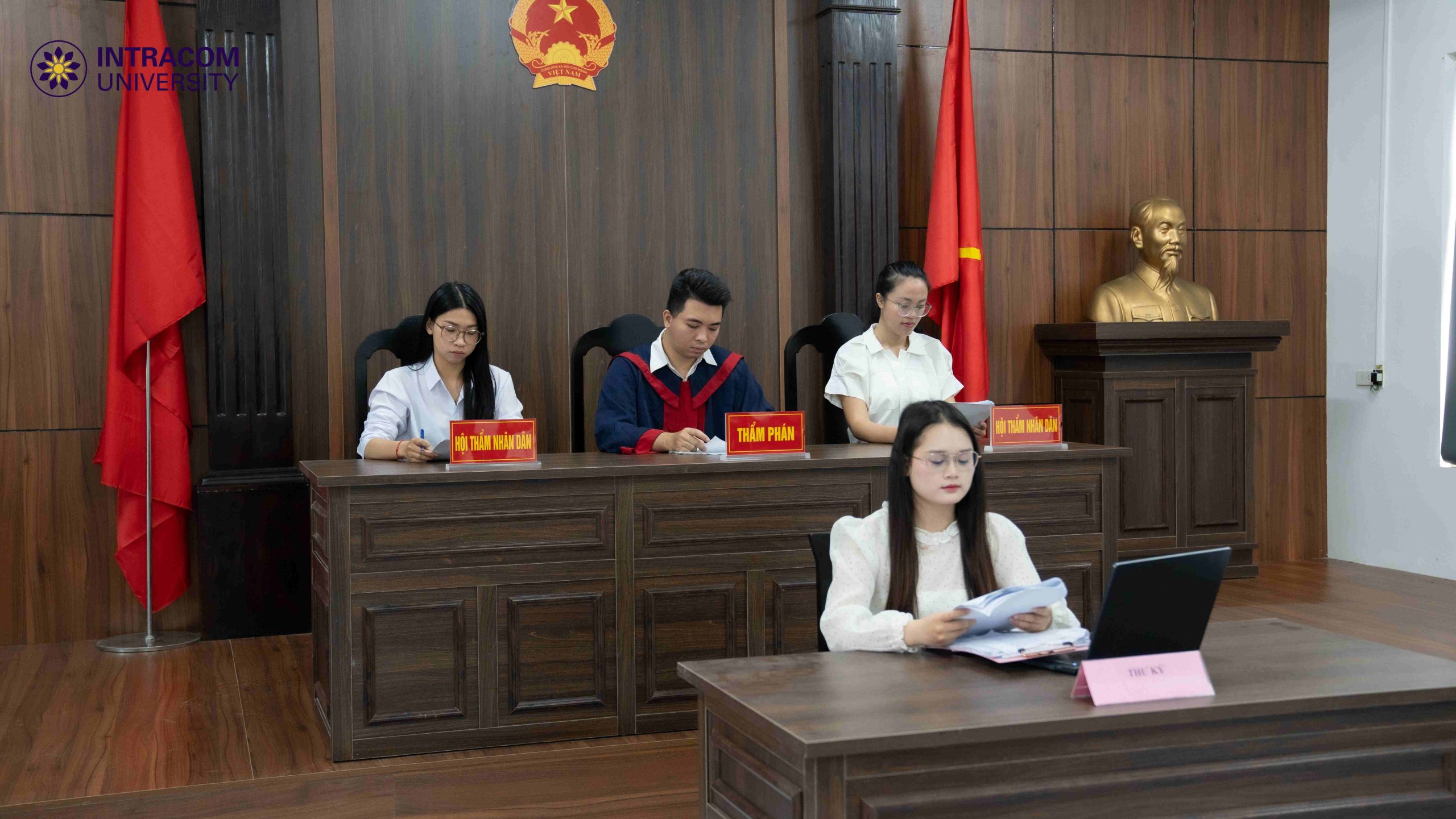 Lợi ích của việc học Đại học trong thời đại mới 6 DSC03484 1 11zon scaled