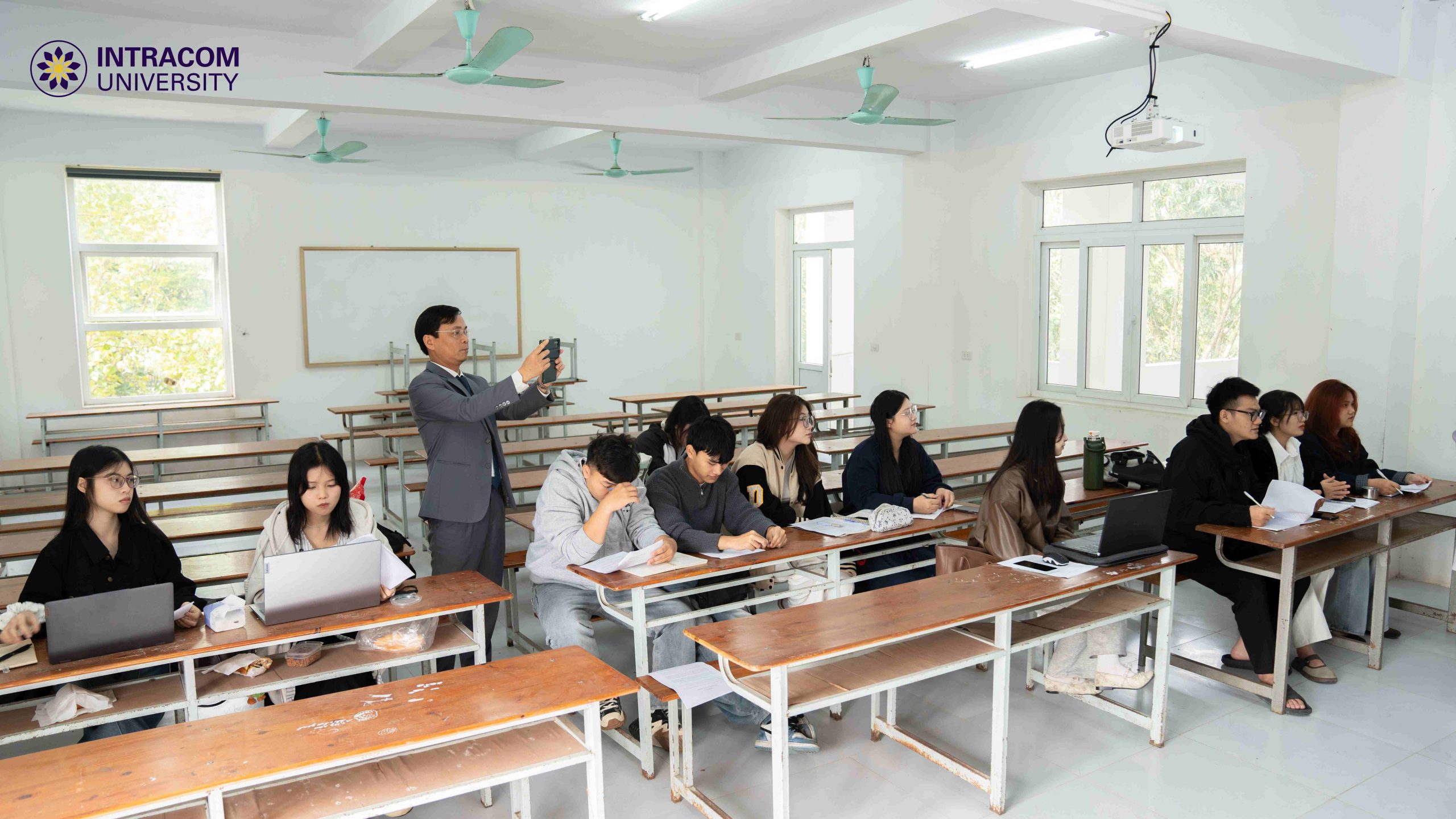 DSC03553 11zon scaled