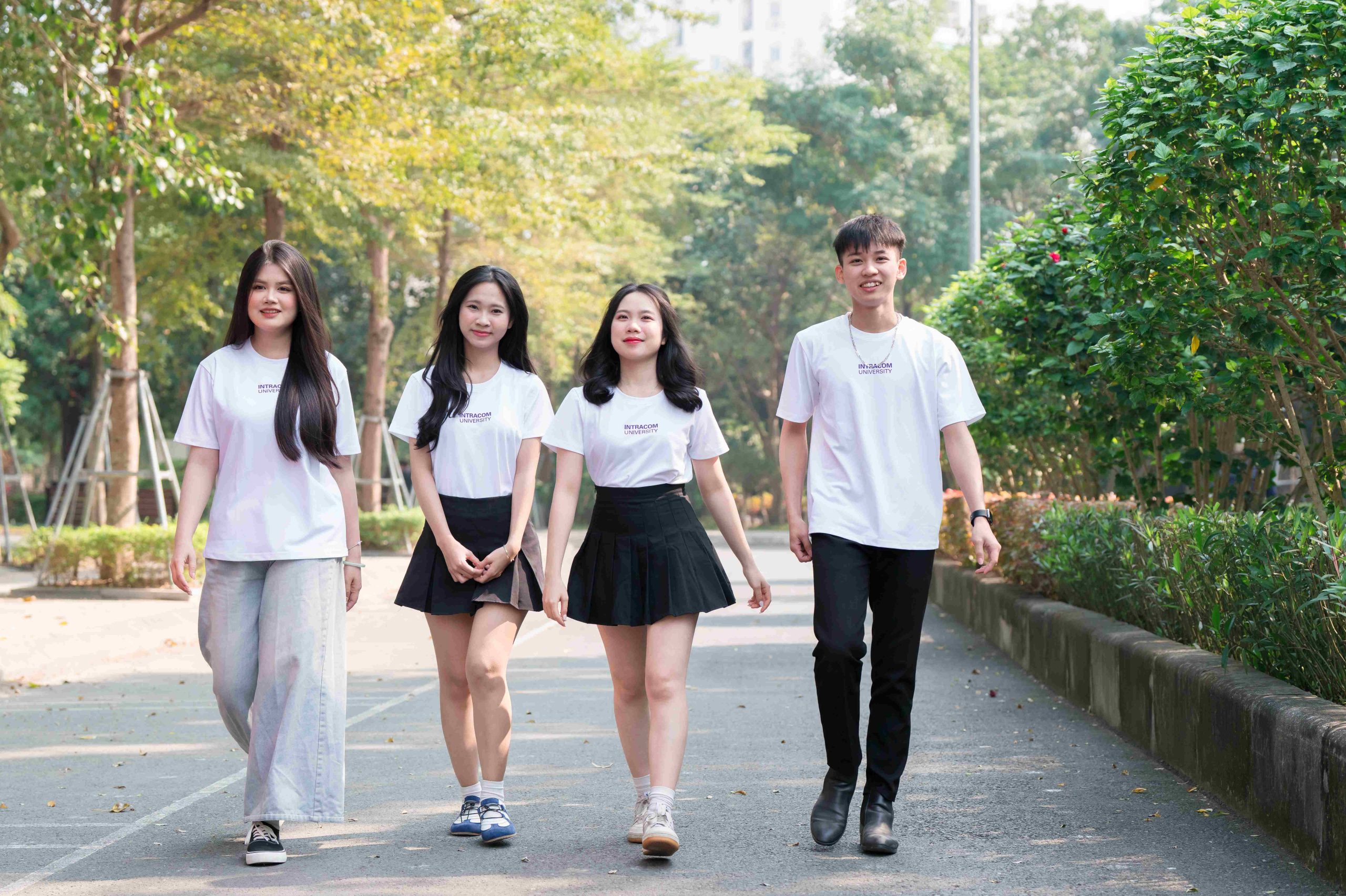 Phát triển tư duy nghề nghiệp từ sớm: Điểm mạnh của sinh viên Intracom 1 DSC05187 11zon scaled