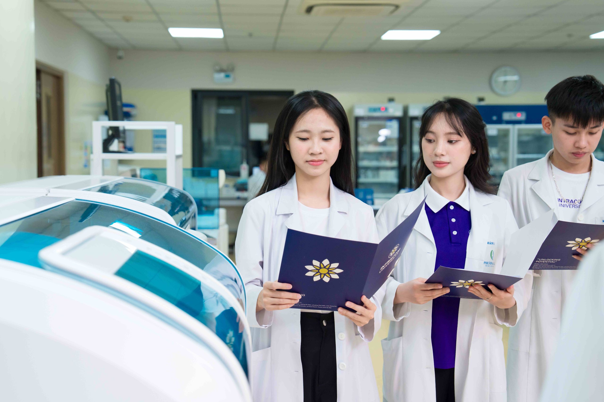 Phát triển tư duy nghề nghiệp từ sớm: Điểm mạnh của sinh viên Intracom 2 DSC05503 11zon scaled