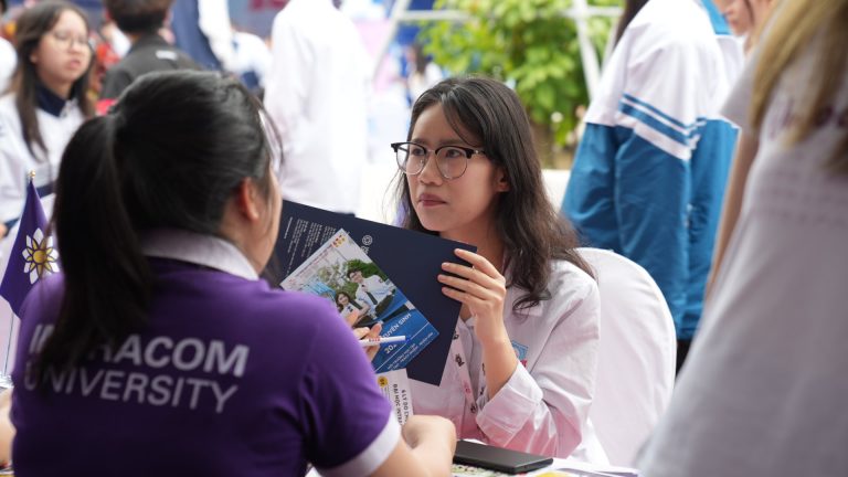 học phí Trường Đại học Intracom năm 2026
