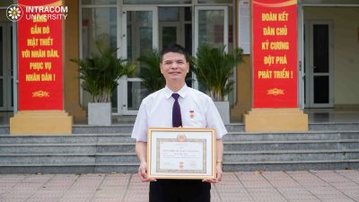 TS. Phạm Ngọc Cường vinh dự đón nhận huy hiệu 30 năm tuổi Đảng