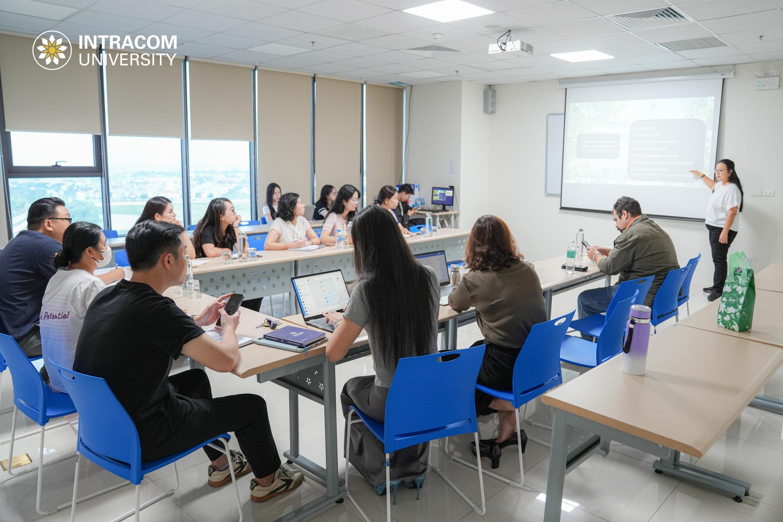 Trường Đại học Intracom tập huấn cùng Đại học Macedonia: Bước tiến mới trong hợp tác đào tạo quốc tế và lộ trình ACCA 2 DSC00306 11zon scaled