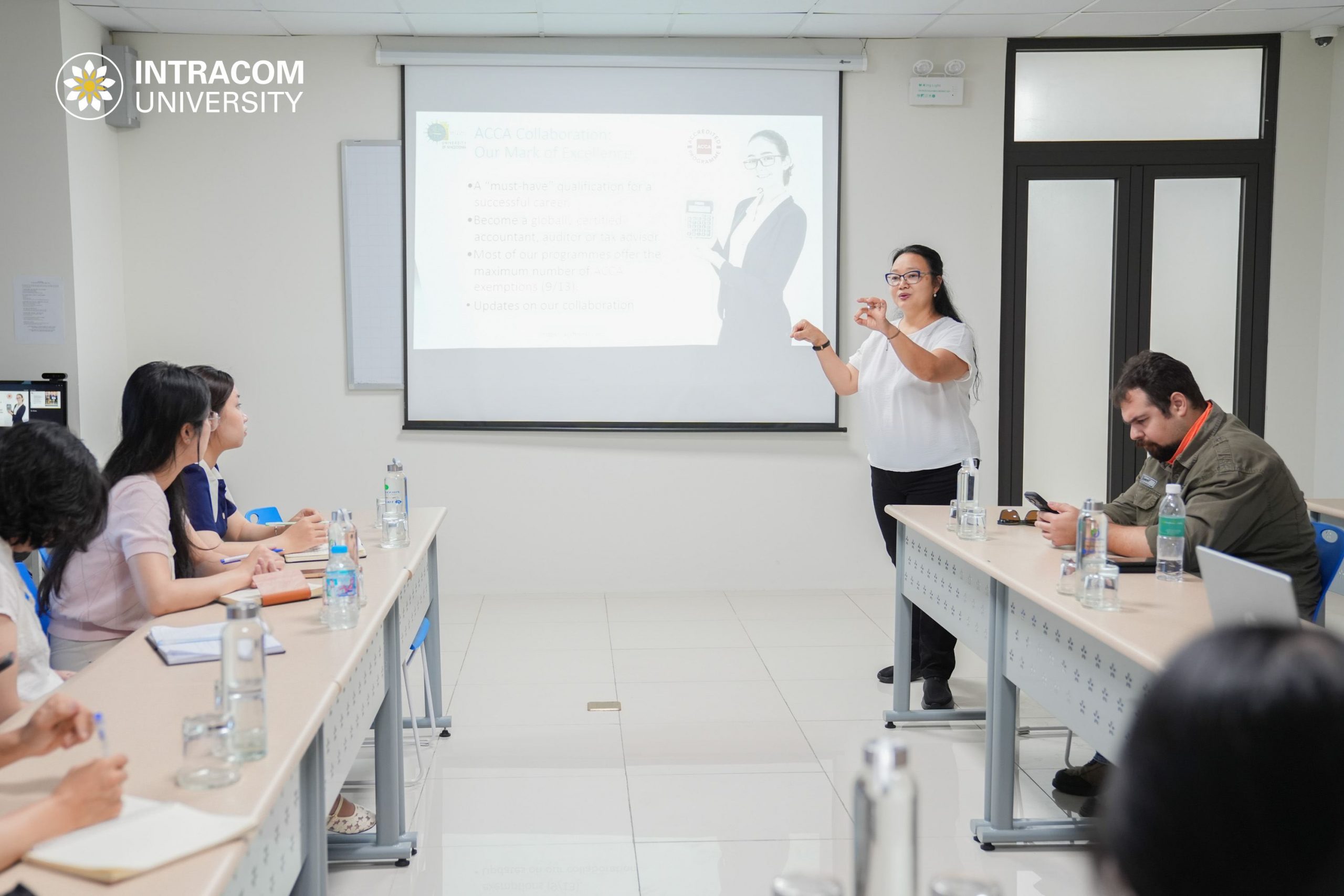 Trường Đại học Intracom tập huấn cùng Đại học Macedonia: Bước tiến mới trong hợp tác đào tạo quốc tế và lộ trình ACCA 3 DSC00370 11zon scaled