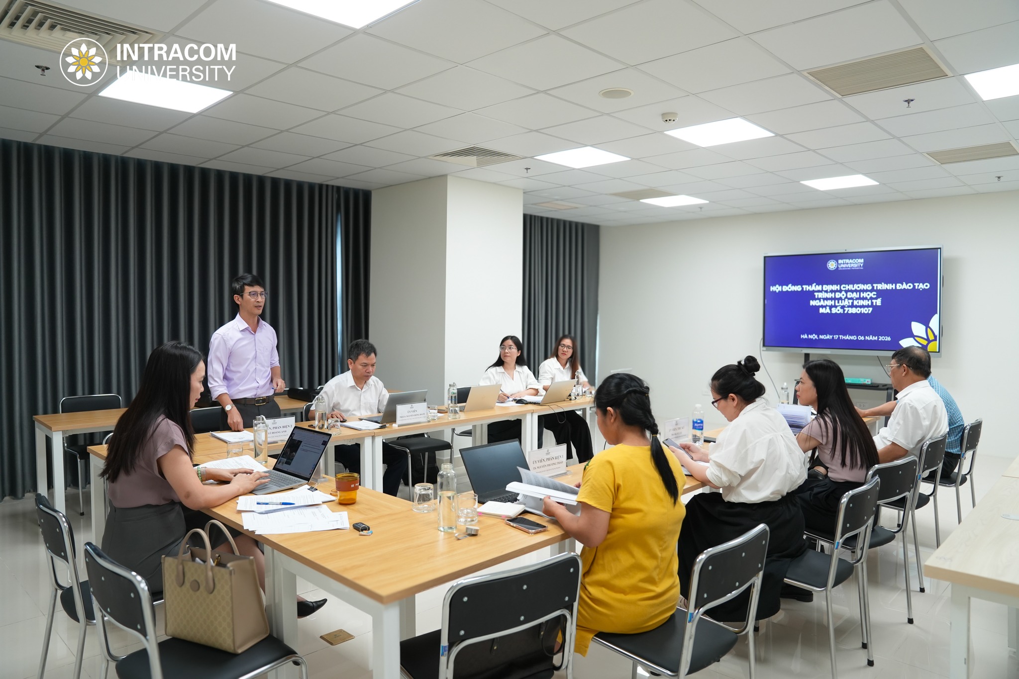 Bước tiến mới trong đào tạo pháp lý gắn với thực tiễn doanh nghiệp tại Trường Đại học Intracom 2 INU 12 of 20 1 11zon