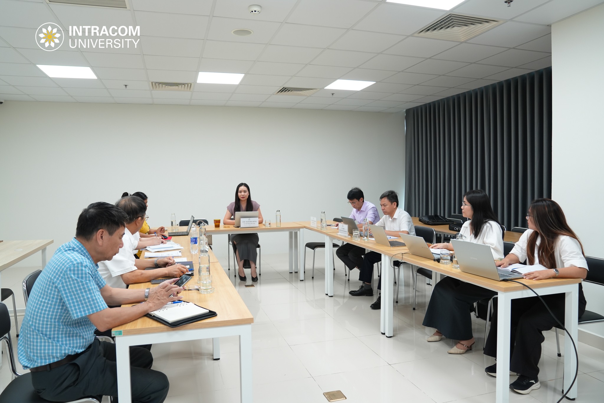 Bước tiến mới trong đào tạo pháp lý gắn với thực tiễn doanh nghiệp tại Trường Đại học Intracom 6 INU 17 of 20 1 11zon