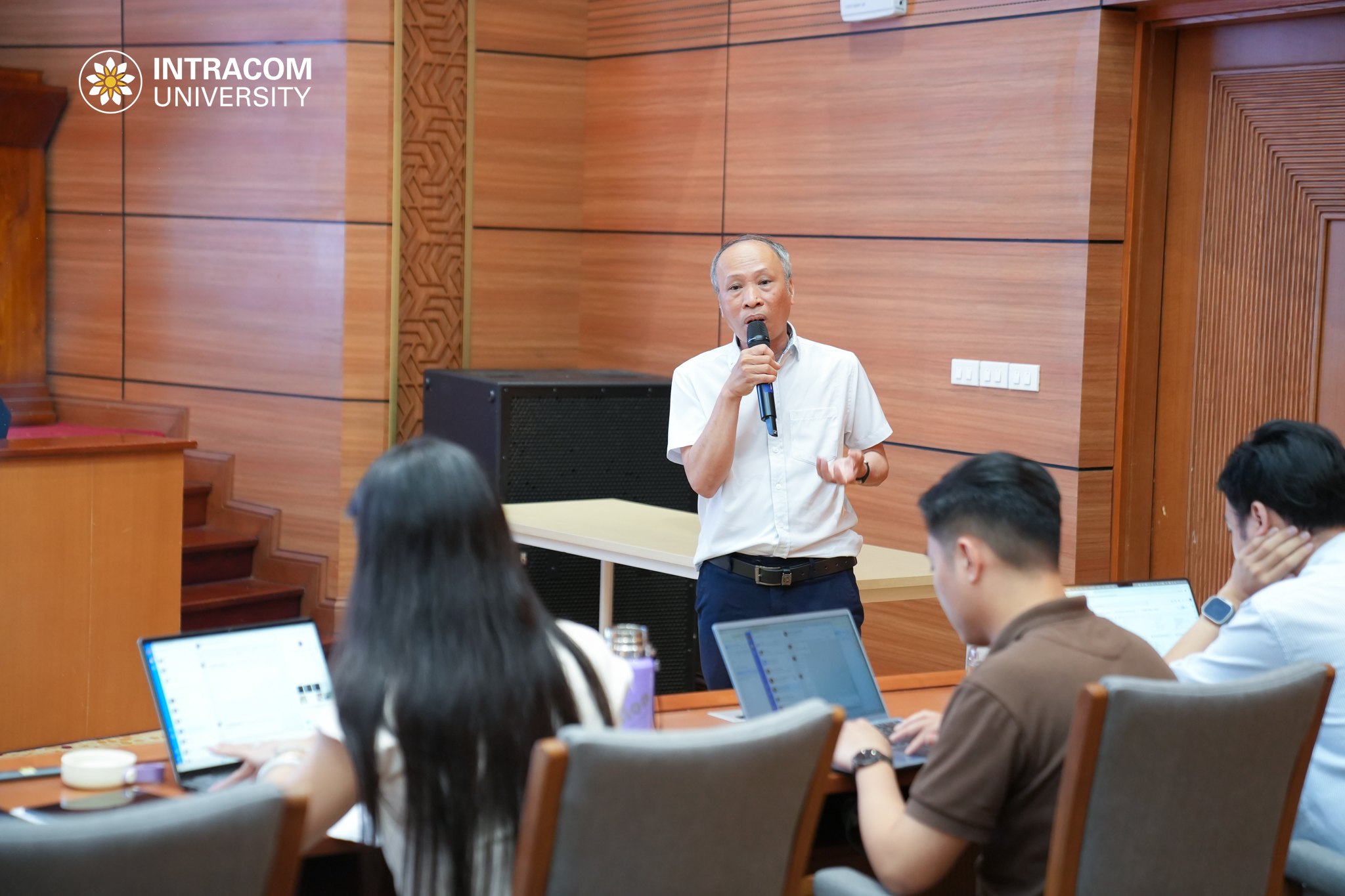 Trường Đại học Intracom tăng cường năng lực tuyển sinh, chủ động hỗ trợ thí sinh trong mùa xét tuyển 2026 9 Tap huan logo 8 of 34 1
