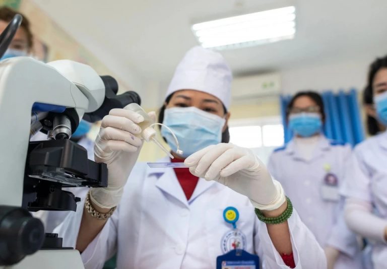 Học bác sĩ ở trường tư có khác trường công?