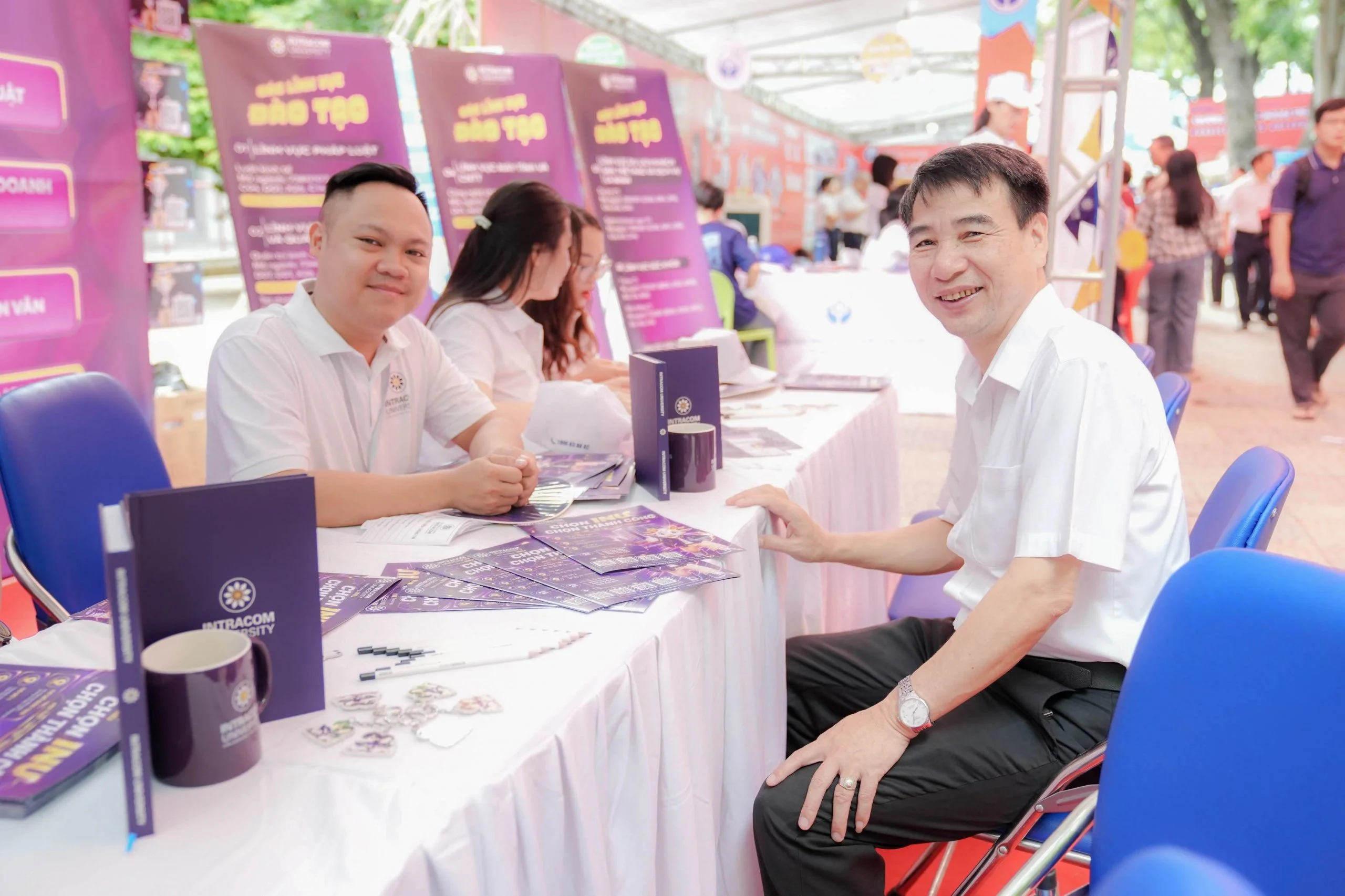 Trường Đại học Intracom đồng hành cùng thí sinh tại Ngày hội Lựa chọn nguyện vọng xét tuyển đại học, cao đẳng năm 2026 14 DSC00364 11zon scaled 1