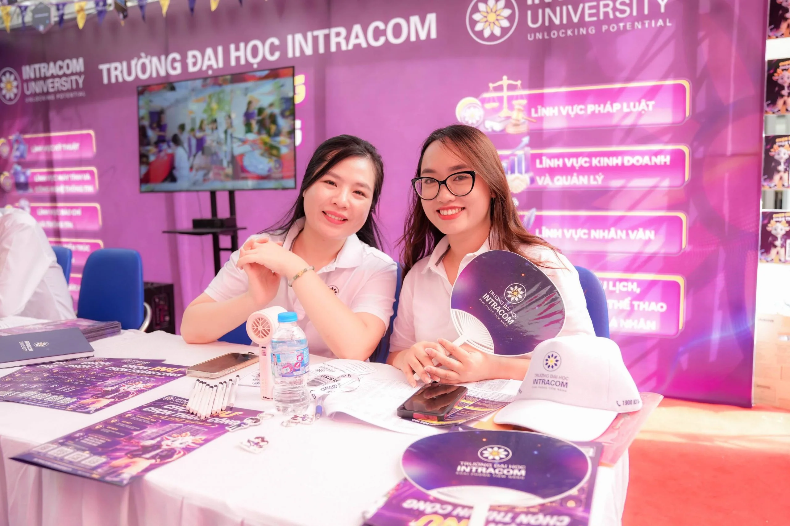 Trường Đại học Intracom đồng hành cùng thí sinh tại Ngày hội Lựa chọn nguyện vọng xét tuyển đại học, cao đẳng năm 2026 17 DSC00538 11zon scaled 1