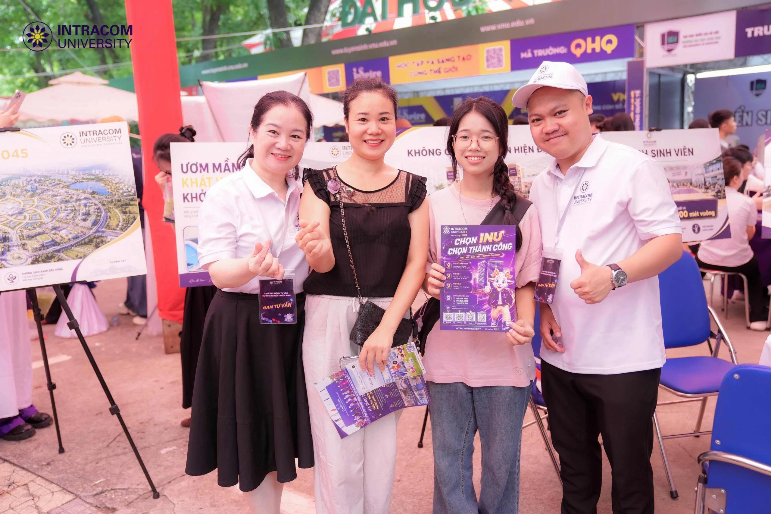 Trường Đại học Intracom đồng hành cùng thí sinh tại Ngày hội Lựa chọn nguyện vọng xét tuyển đại học, cao đẳng năm 2026 16 DSC00647 11zon scaled 1