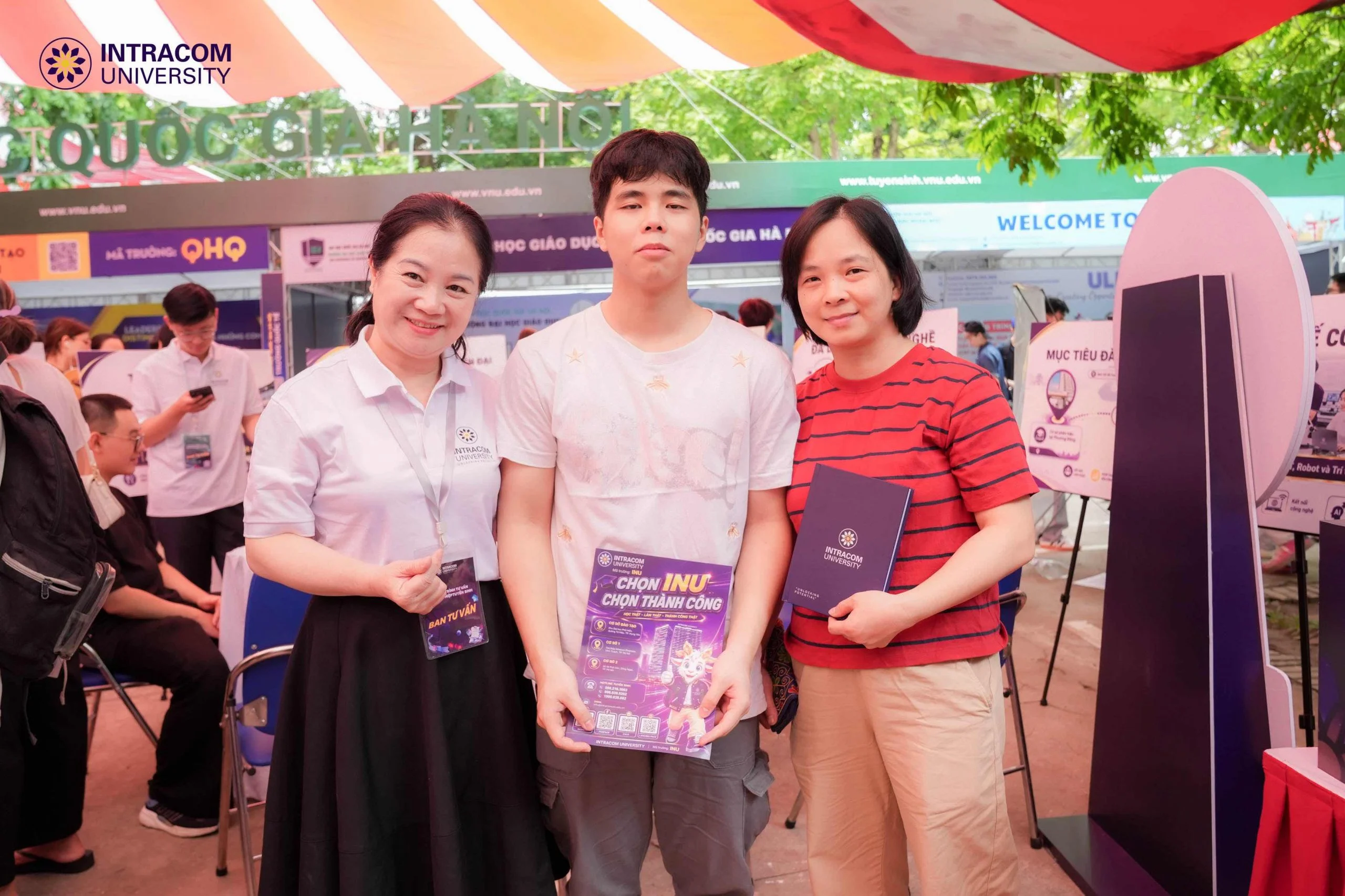 Trường Đại học Intracom đồng hành cùng thí sinh tại Ngày hội Lựa chọn nguyện vọng xét tuyển đại học, cao đẳng năm 2026 21 DSC00851 11zon scaled 1