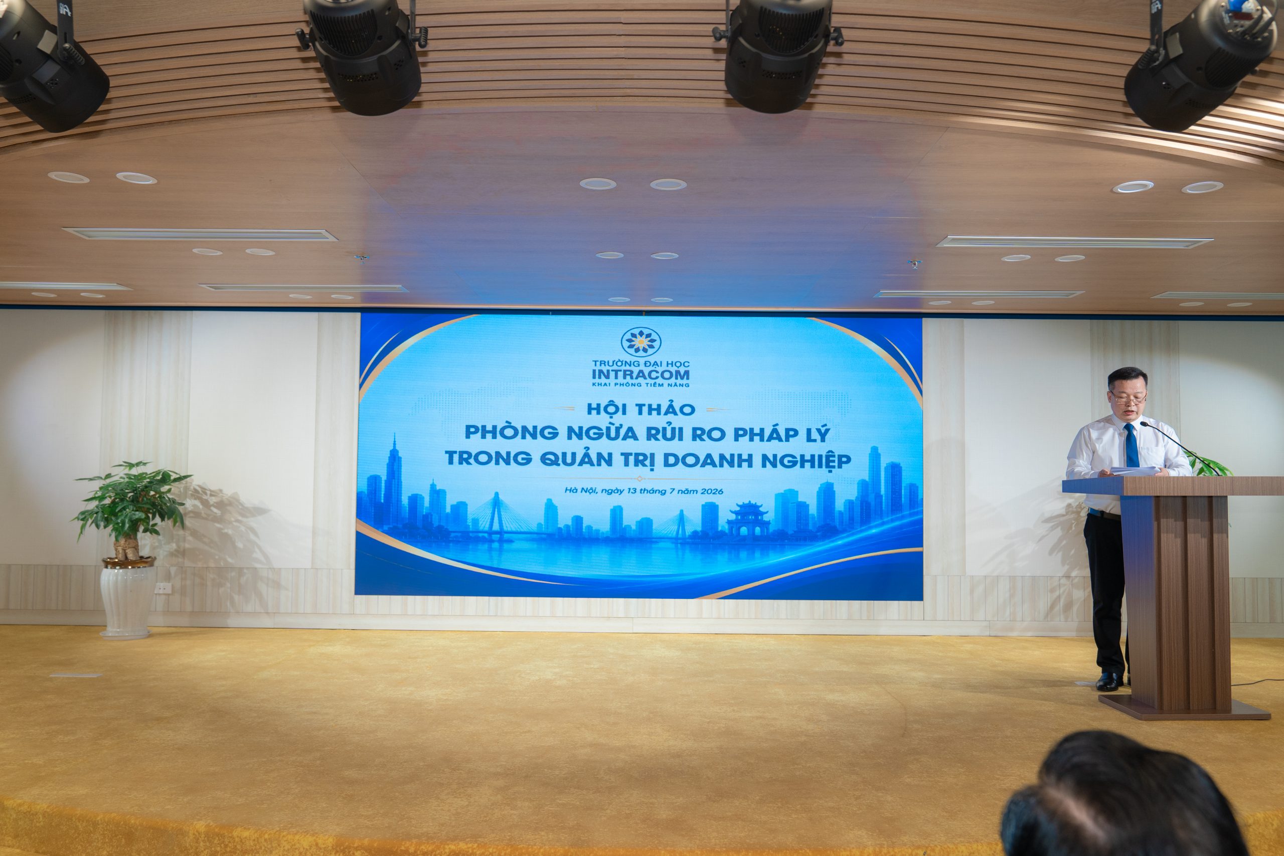 Trường Đại học Intracom tổ chức Hội thảo “Phòng ngừa rủi ro pháp lý trong quản trị doanh nghiệp” 2 Trường Đại học Intracom tổ chức Hội thảo “Phòng ngừa rủi ro pháp lý trong quản trị doanh nghiệp”