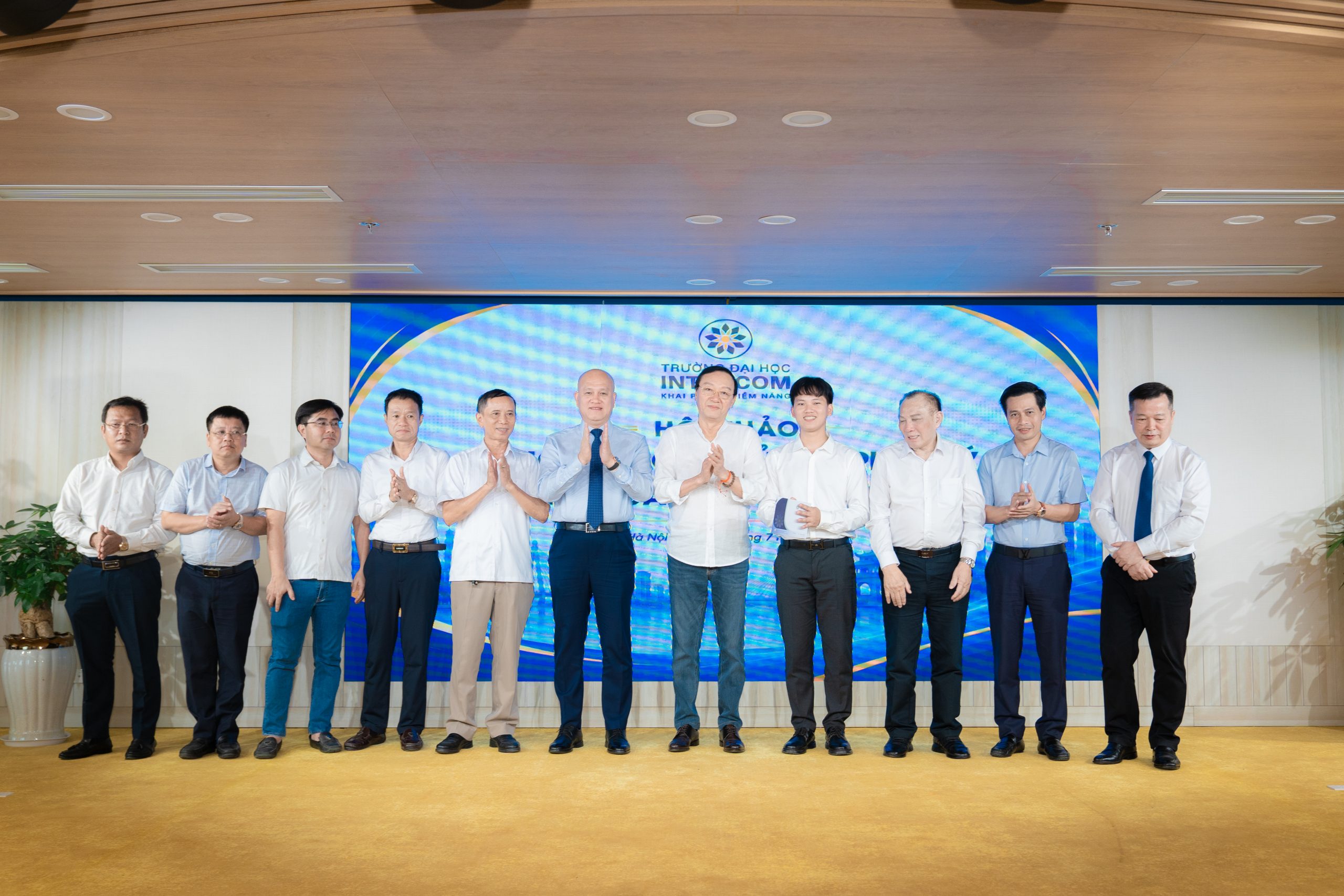 Trường Đại học Intracom tổ chức Hội thảo “Phòng ngừa rủi ro pháp lý trong quản trị doanh nghiệp” 23 Trường Đại học Intracom tổ chức Hội thảo “Phòng ngừa rủi ro pháp lý trong quản trị doanh nghiệp”