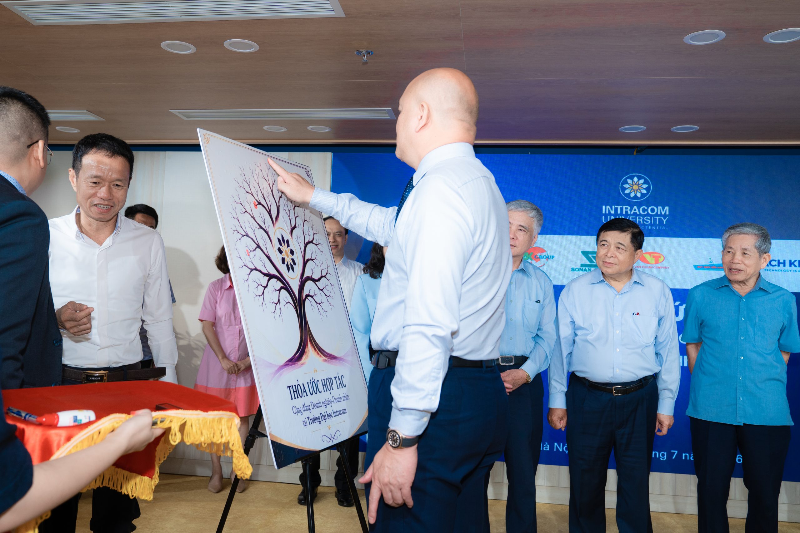 Trường Đại học Intracom tổ chức Hội thảo “Phòng ngừa rủi ro pháp lý trong quản trị doanh nghiệp” 14 Trường Đại học Intracom tổ chức Hội thảo “Phòng ngừa rủi ro pháp lý trong quản trị doanh nghiệp”