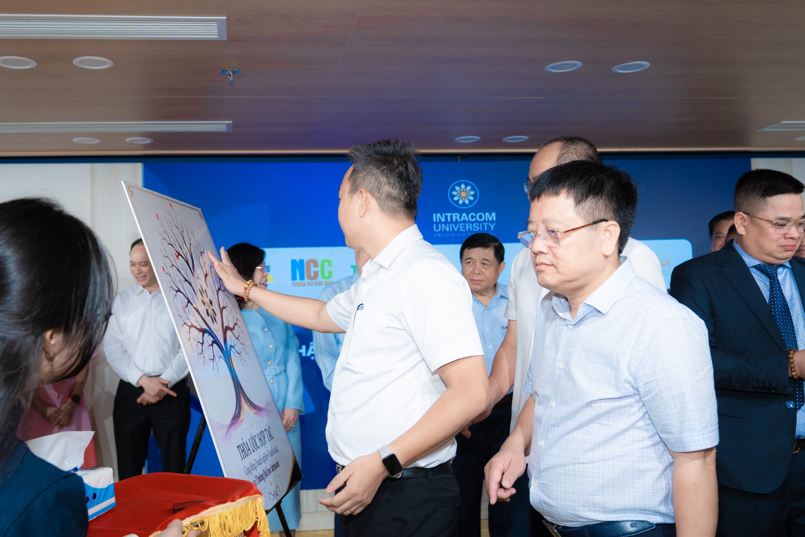 Trường Đại học Intracom tổ chức Hội thảo “Phòng ngừa rủi ro pháp lý trong quản trị doanh nghiệp” 15 Trường Đại học Intracom tổ chức Hội thảo “Phòng ngừa rủi ro pháp lý trong quản trị doanh nghiệp”