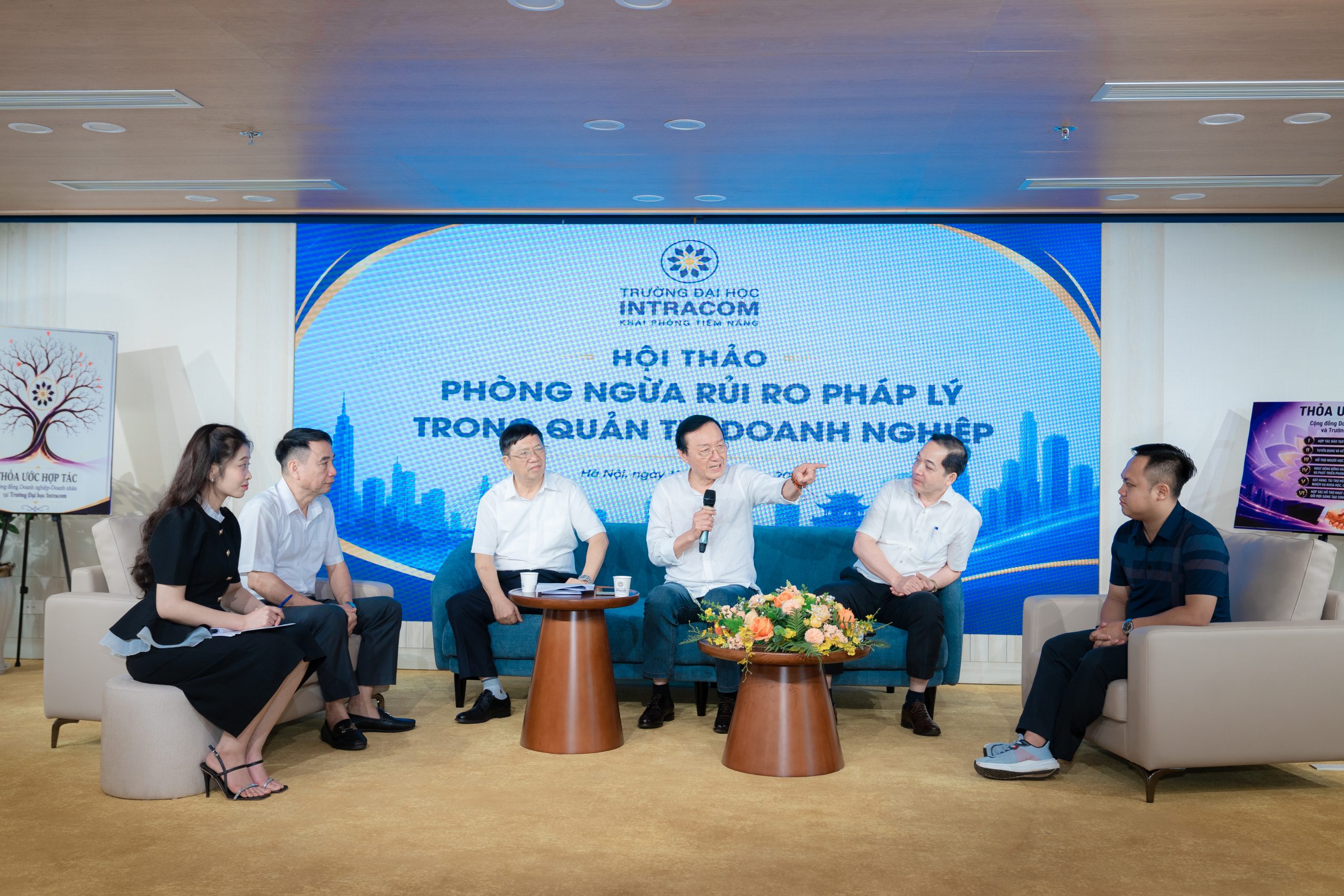 Trường Đại học Intracom tổ chức Hội thảo “Phòng ngừa rủi ro pháp lý trong quản trị doanh nghiệp” 17 Trường Đại học Intracom tổ chức Hội thảo “Phòng ngừa rủi ro pháp lý trong quản trị doanh nghiệp”