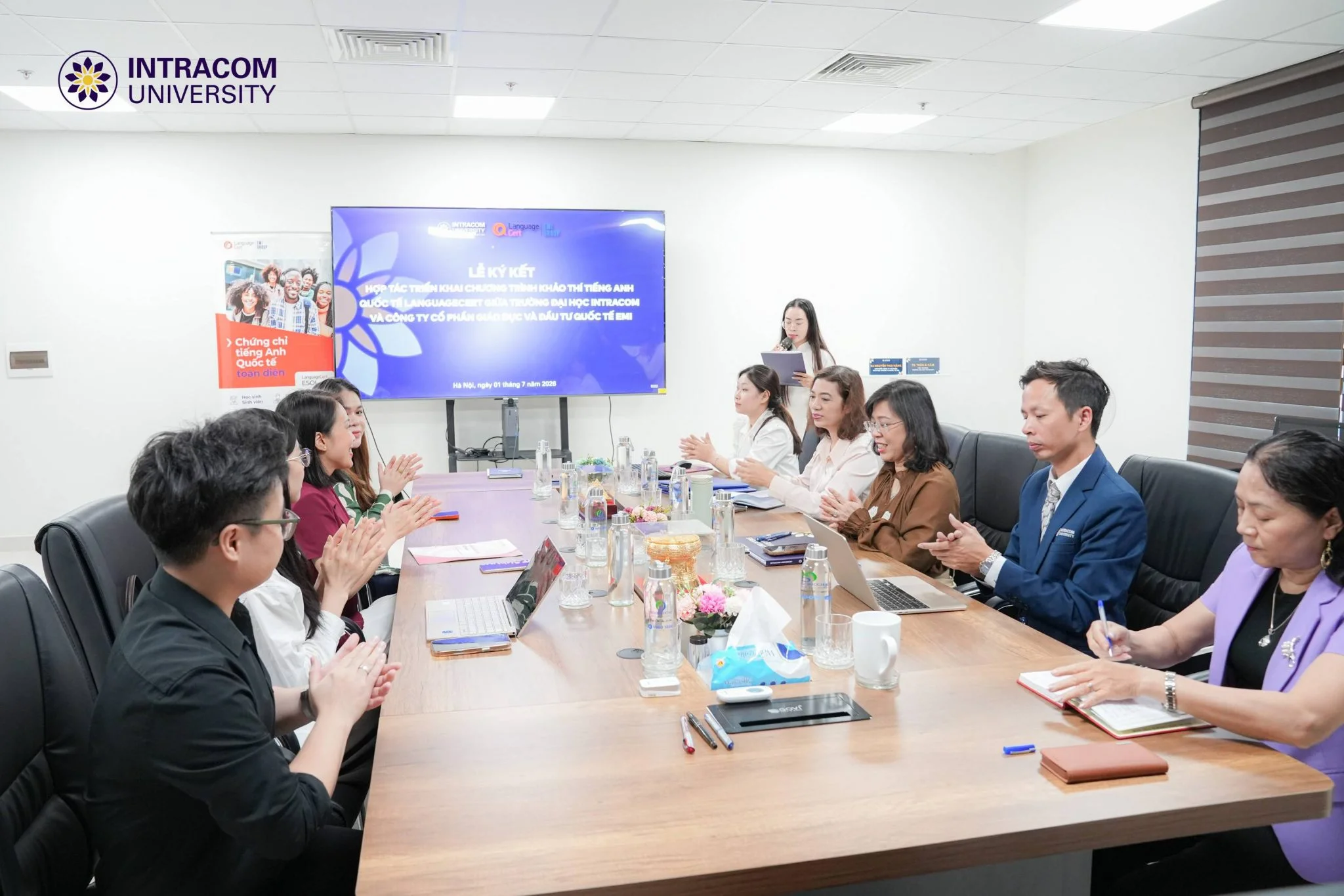 Toàn cảnh lễ ký kết hợp tác chiến lược giữa Trường Đại học Intracom và EMI LanguageCert
