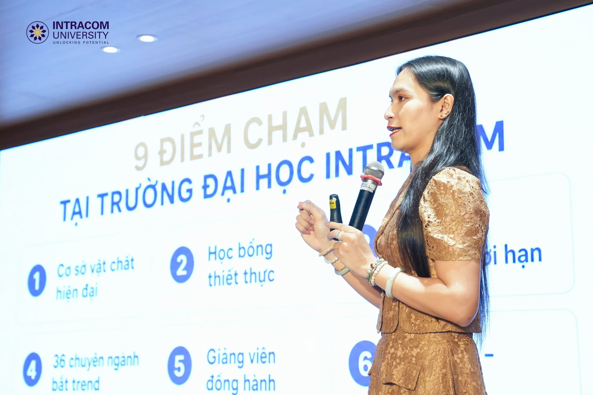 Trường Đại học Intracom phát động “Chương trình Đại sứ Truyền thông Tuyển sinh năm 2026” 5 ThS. Nguyễn Hoàng Tiến - Phó Trưởng phòng Truyền thông - Marketing trực tiếp phổ biến thông tin tuyển sinh, chương trình đào tạo và các chính sách dành cho tân sinh viên năm 2026