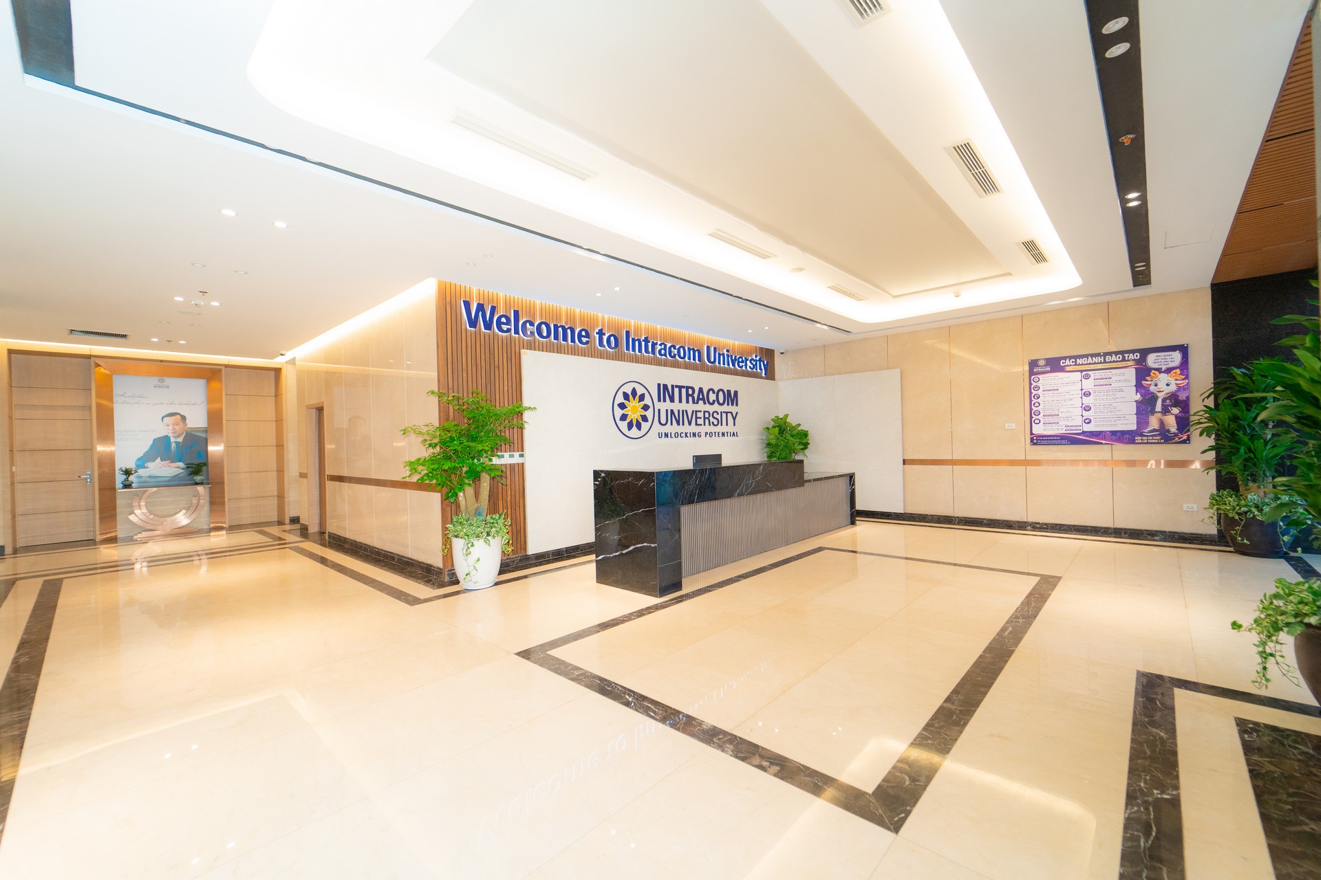 Sảnh tiếp đón trường đại học Intracom 3