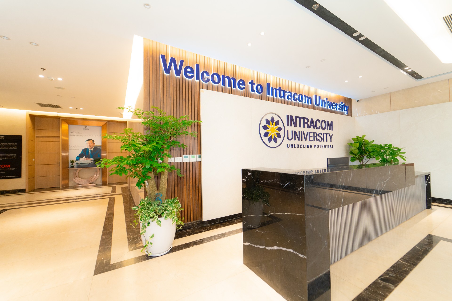 Sảnh tiếp đón trường đại học Intracom 4