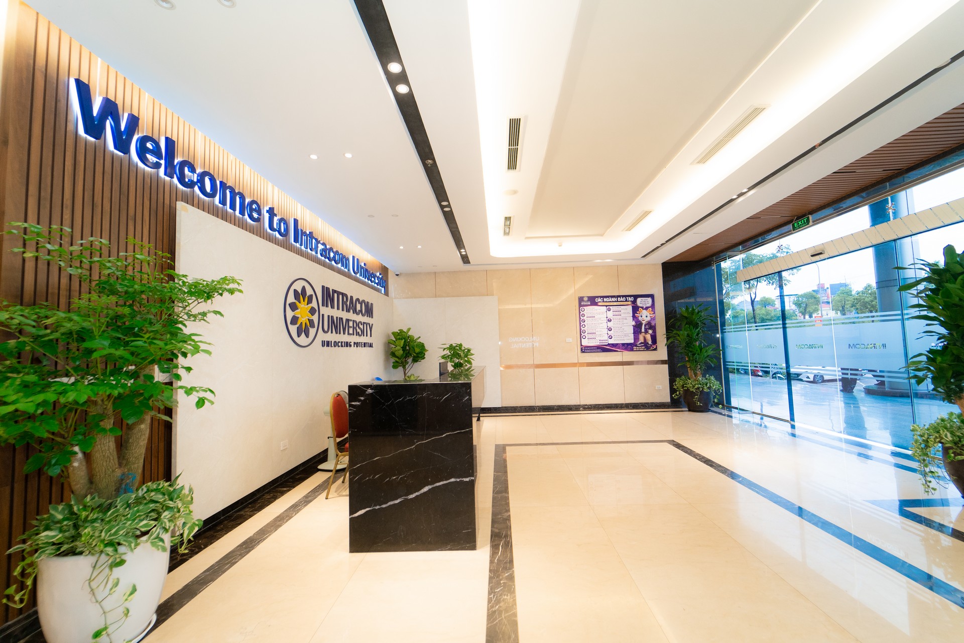 Sảnh tiếp đón trường đại học Intracom 5