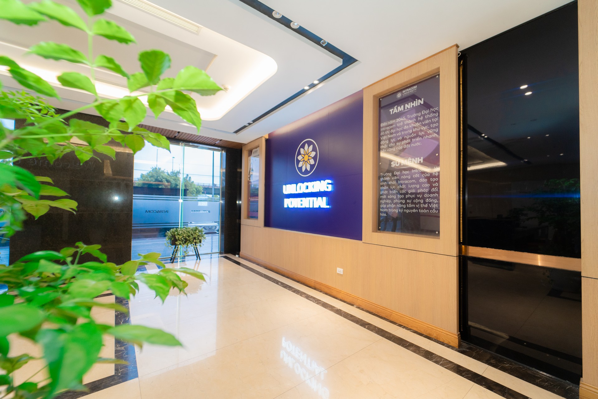 Sảnh tiếp đón trường đại học Intracom 7