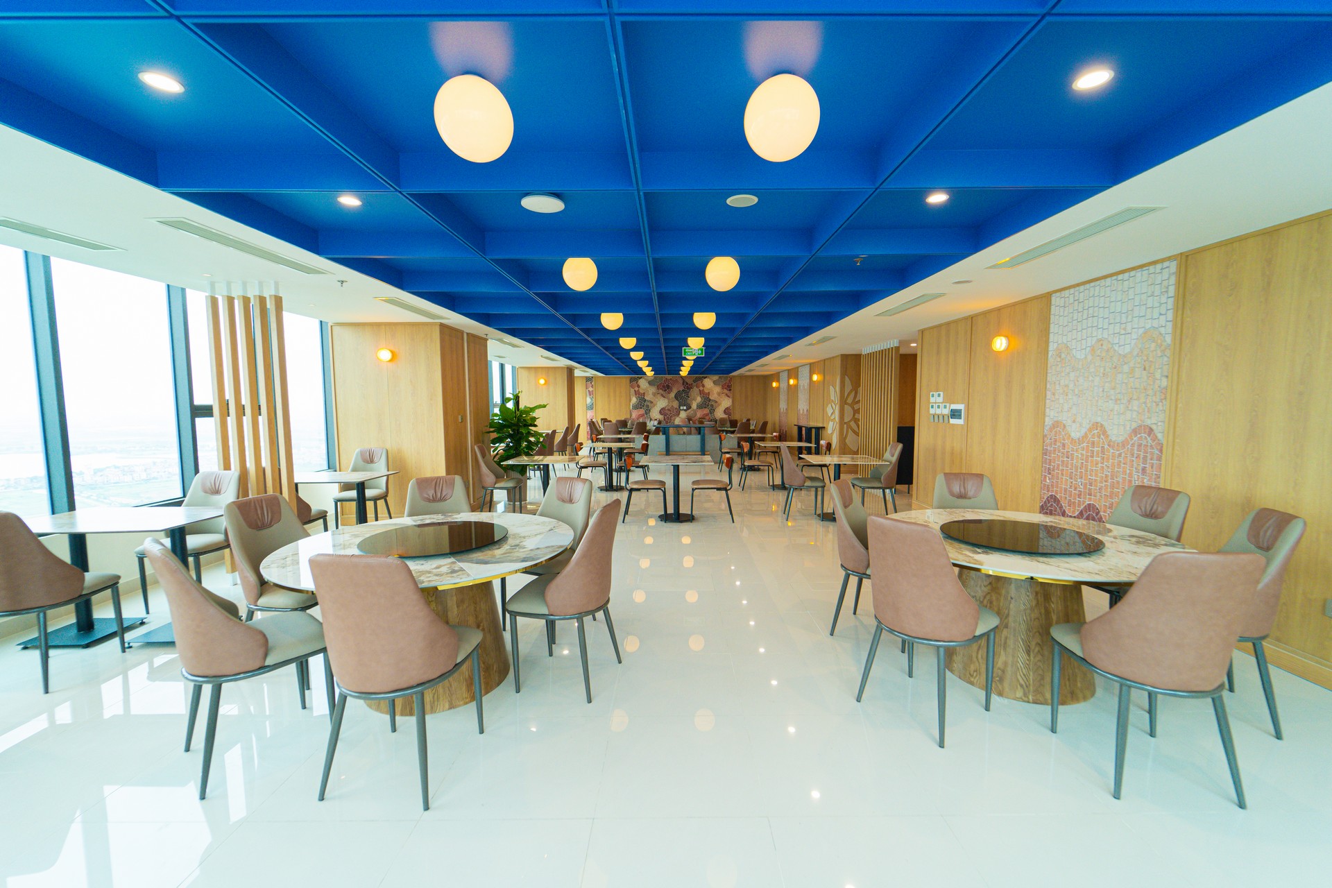 nha-hang-intracom-anh-4