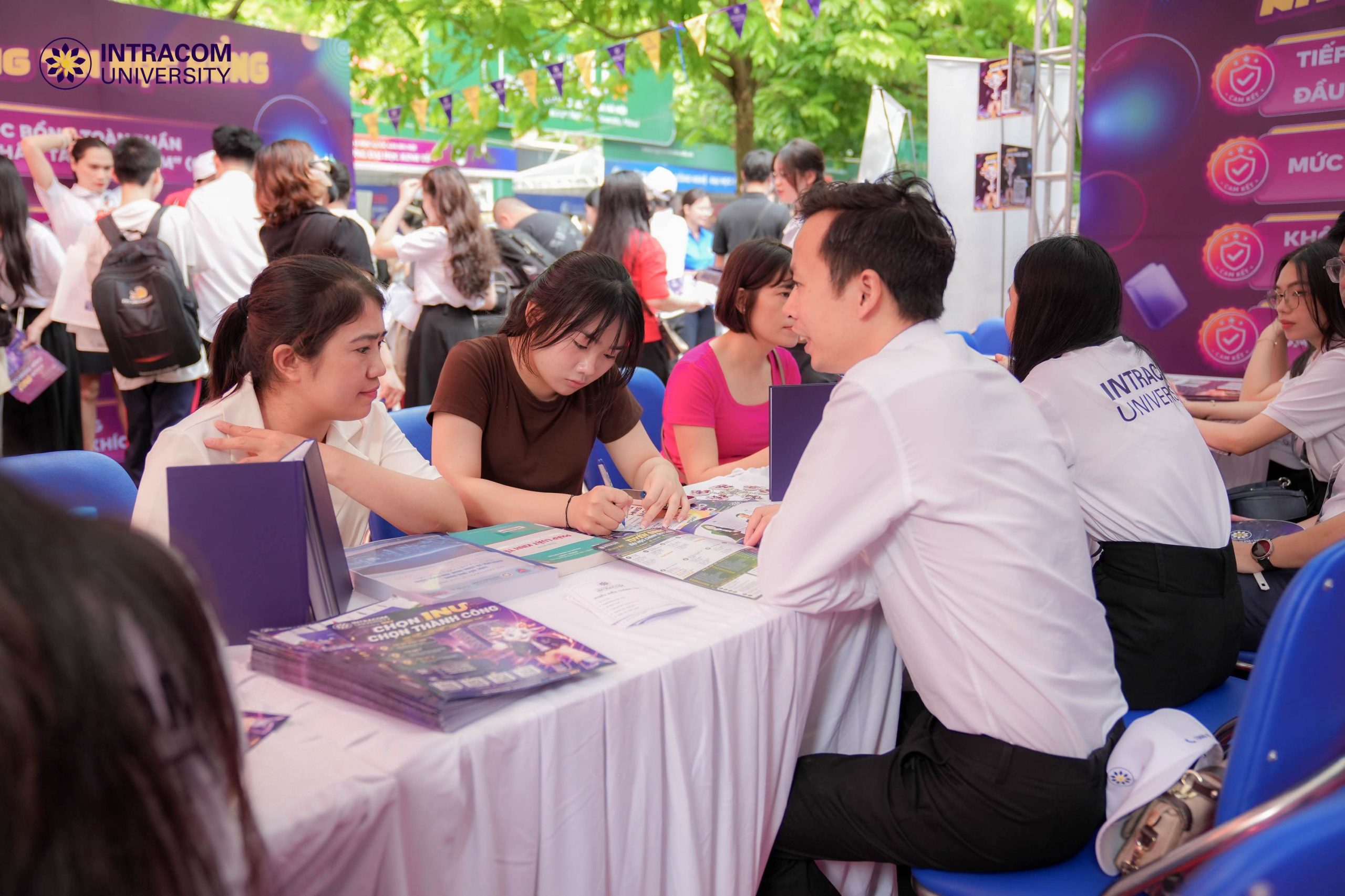 Trường Đại học Intracom đồng hành cùng thí sinh tại Ngày hội Lựa chọn nguyện vọng xét tuyển đại học, cao đẳng năm 2026 5 truong dai hoc intracom dong hanh cung thi sinh tai ngay hoi lua chon nguyen vong xet tuyen dai hoc cao dang nam 2026 3