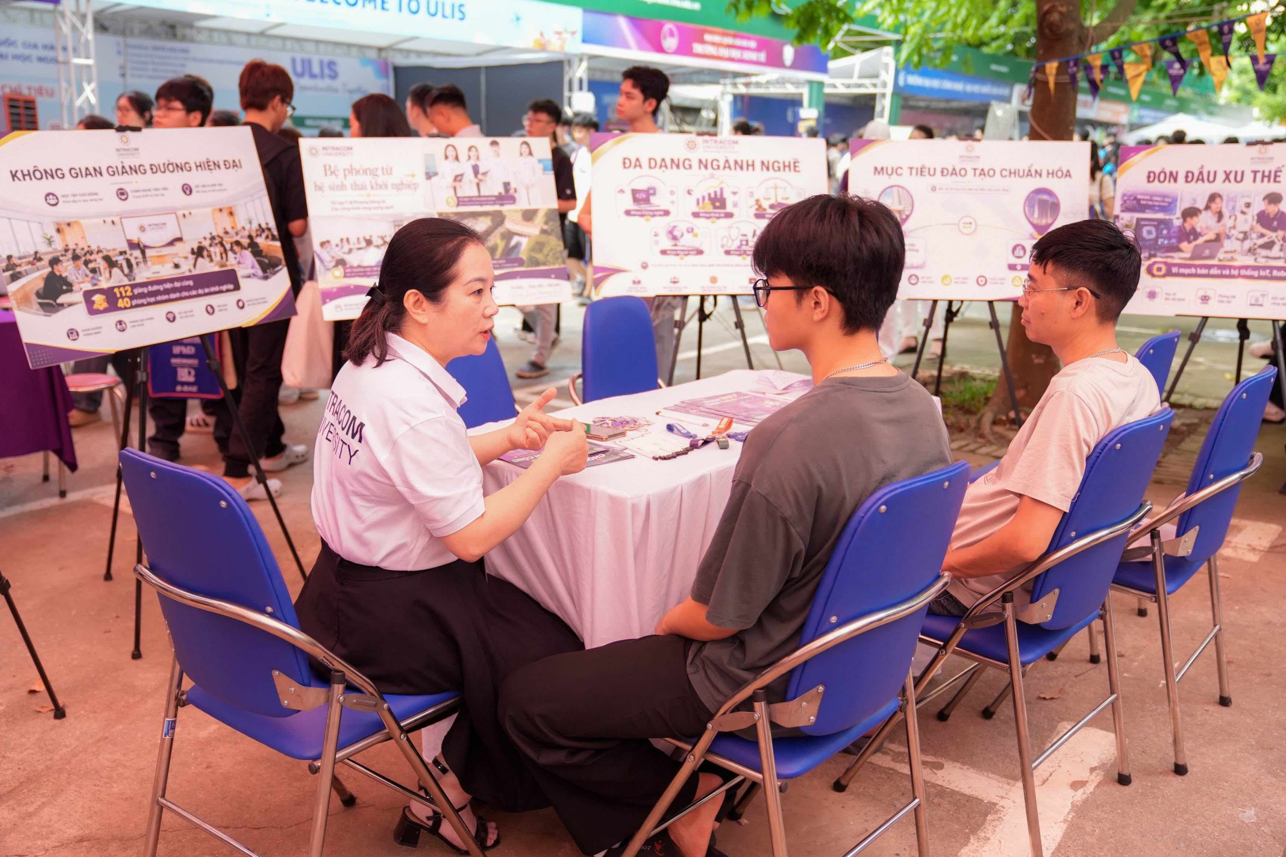 Trường Đại học Intracom đồng hành cùng thí sinh tại Ngày hội Lựa chọn nguyện vọng xét tuyển đại học, cao đẳng năm 2026 9 truong dai hoc intracom dong hanh cung thi sinh tai ngay hoi lua chon nguyen vong xet tuyen dai hoc cao dang nam 2026 5