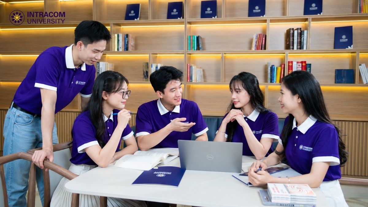 Chọn Trường Cho Con: Đừng Chỉ Nhìn Vào Điểm Chuẩn