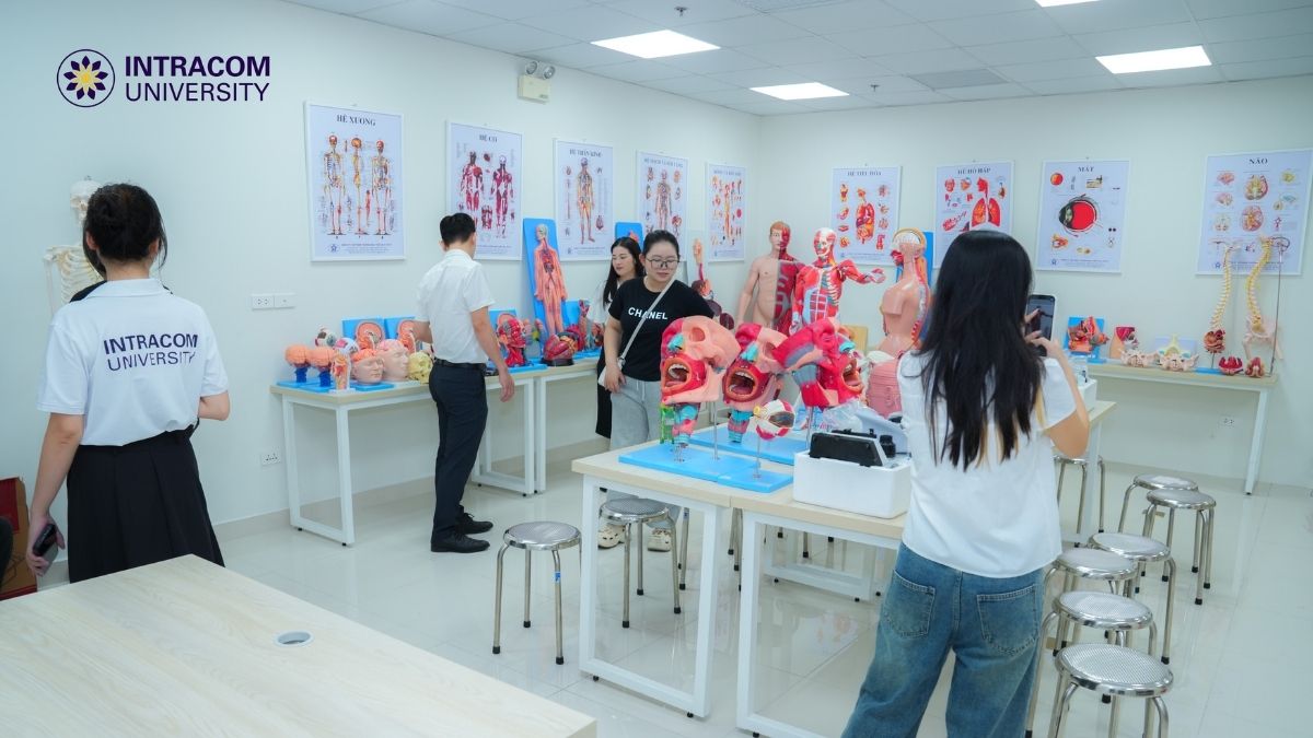 Rực Rỡ Và Bùng Nổ Cùng Bước Chân 2k8 Tại Ngày Hội Open Day 8/8! 8 Rực Rỡ Và Bùng Nổ Cùng Bước Chân 2k8 Tại Ngày Hội Open Day 8/8!