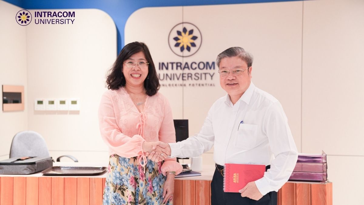 PGS.TS. Bùi Văn Dũng Đồng Hành Cùng Trường Đại Học Intracom Trong Định Hướng Nâng Cao Chất Lượng Đào Tạo 6 TS. Trần Ái Cầm – Hiệu trưởng Trường Đại học Intracom và PGS.TS. Bùi Văn Dũng tại buổi làm việc, trao đổi về các định hướng nâng cao chất lượng đào tạo và phát triển Nhà trường