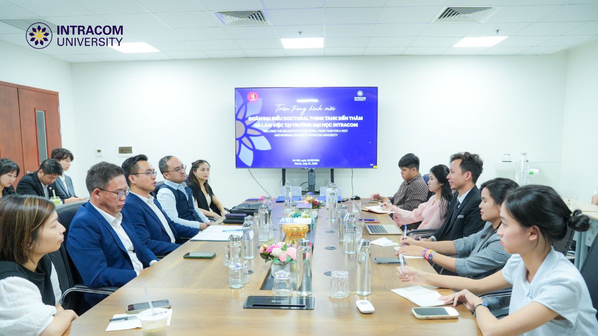 Toàn cảnh buổi hợp tác ký kết giữa đại diện Trường Đại học Intracom và đoàn công tác Macao Doctoral Think Tank