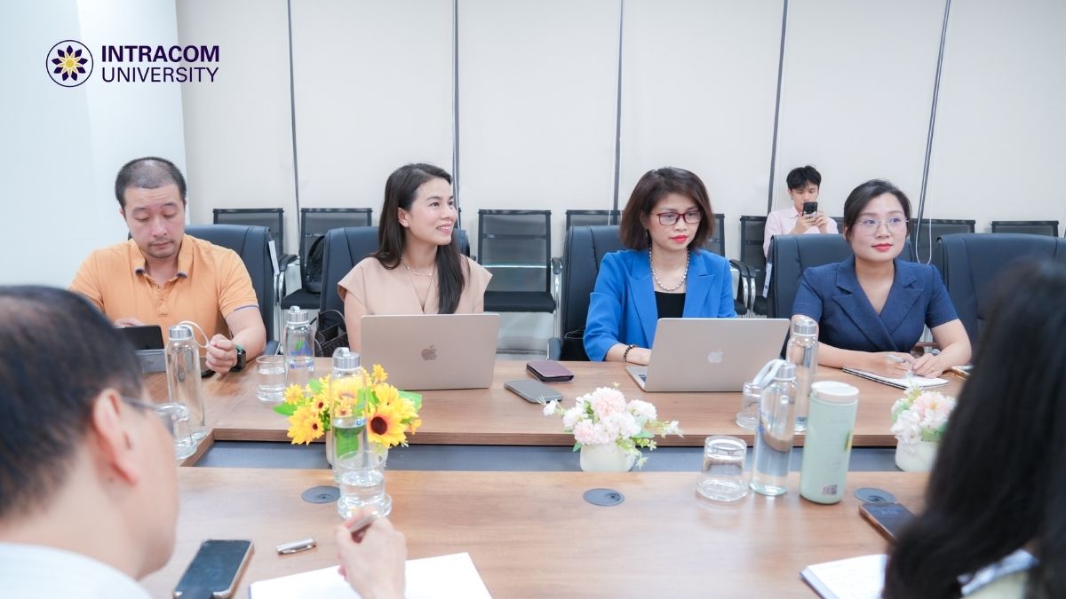 Đại diện phía Công ty Cổ phần Giáo dục Trực tuyến FUNiX 