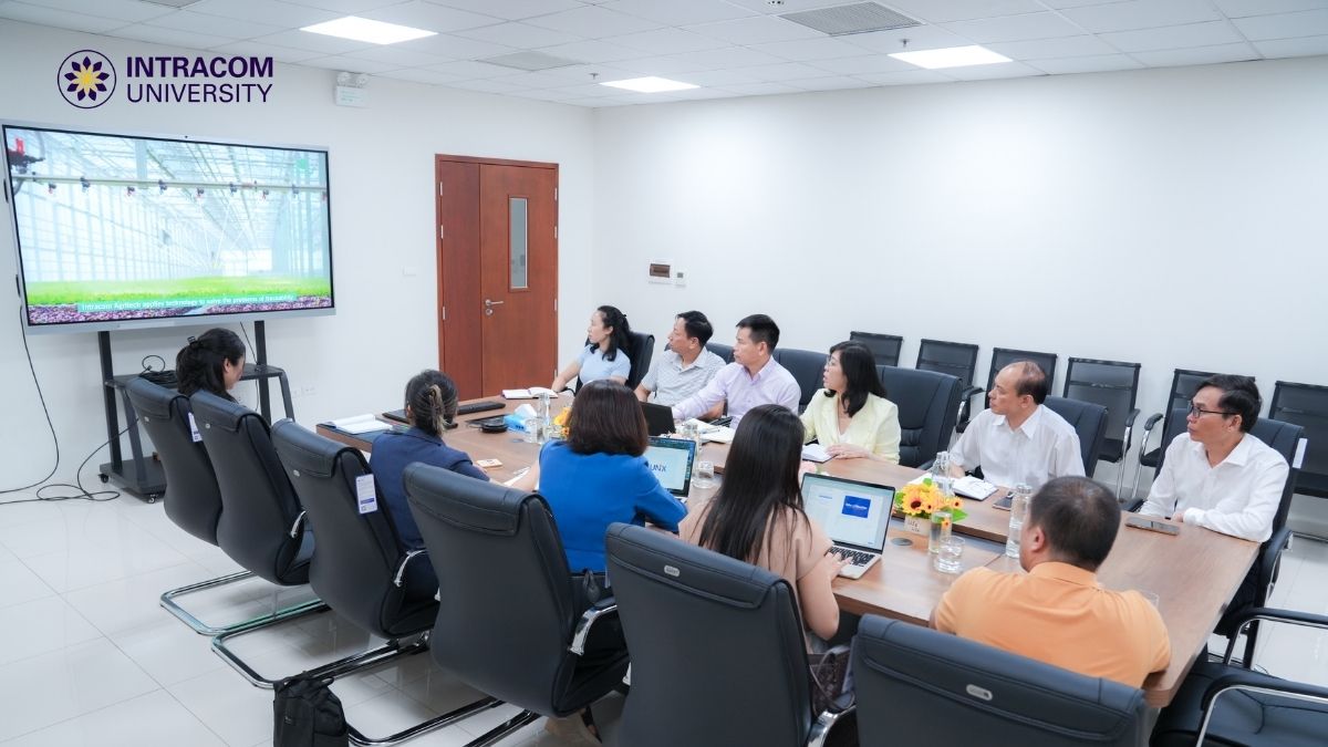 Toàn cảnh buổi ký kết giữa Trường Đại học Intracom và Công ty Cổ phần Giáo dục Trực tuyến FUNiX 
