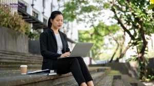 Vừa học Thạc sĩ vừa đi làm có khả thi không? Kinh nghiệm cân bằng
