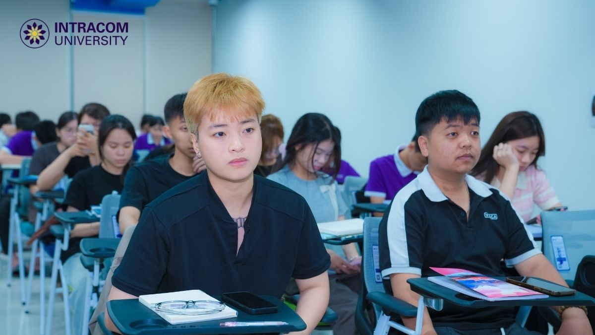 Trước Khi Khởi Nghiệp, Hãy Khởi Tạo Tư Duy: Buổi Học Đầu Tiên Của Sinh Viên Intracom 