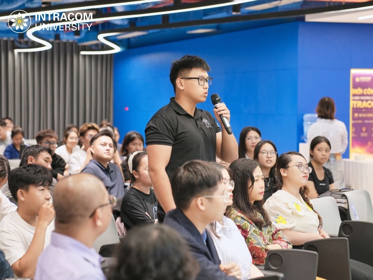 Từ Hành Trình Quốc Tế Đến Giảng Đường INU: 3 Điều GS.TS. Hà Tôn Vinh Nhắn Gửi Tới Người Trẻ 8 GS.TS . Ha Ton Vinh den tham Truong DH Intracom 8