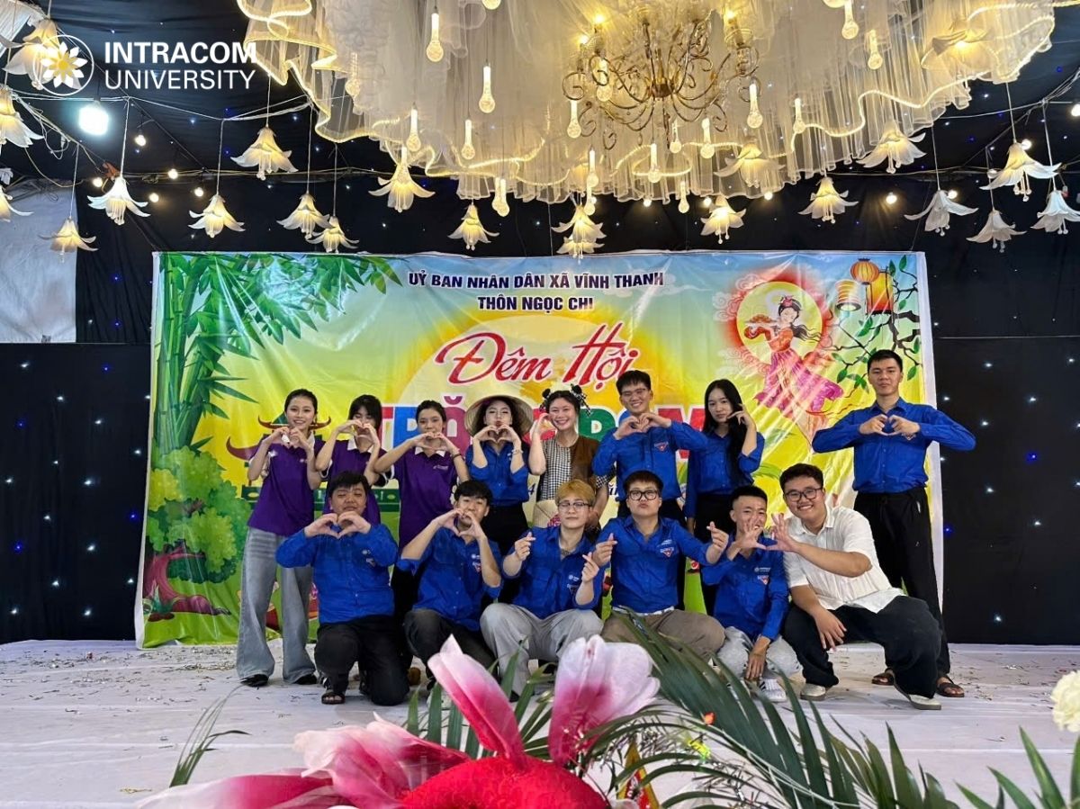 Sinh Vien Truong Dai Hoc Intracom Gop Suc To Chuc Trung Thu Cho Tre Em Xa Vinh Thanh 12
