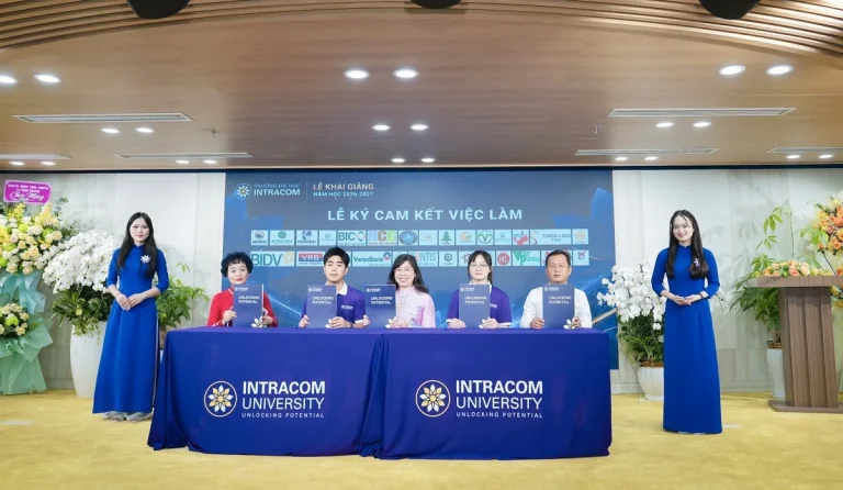 Trường Đại học Intracom khai giảng năm học mới và dấu mốc chuyển mình toàn diện