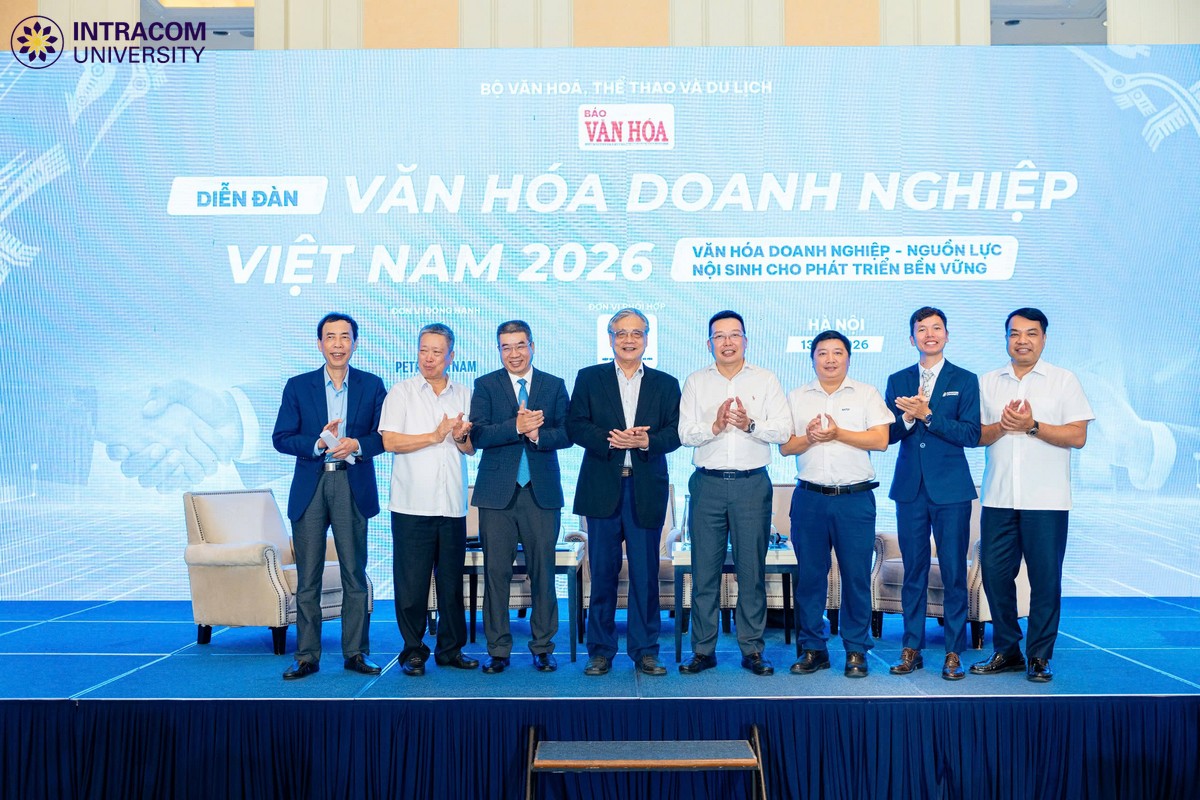 Các đại biểu cùng chụp ảnh lưu niệm 